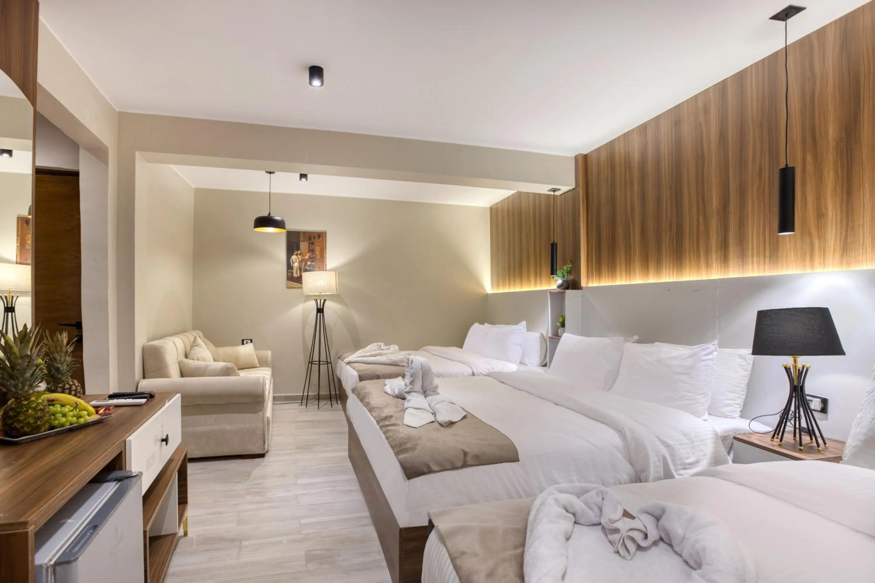 Bedroom, Bed in PANORAMA view pyramids