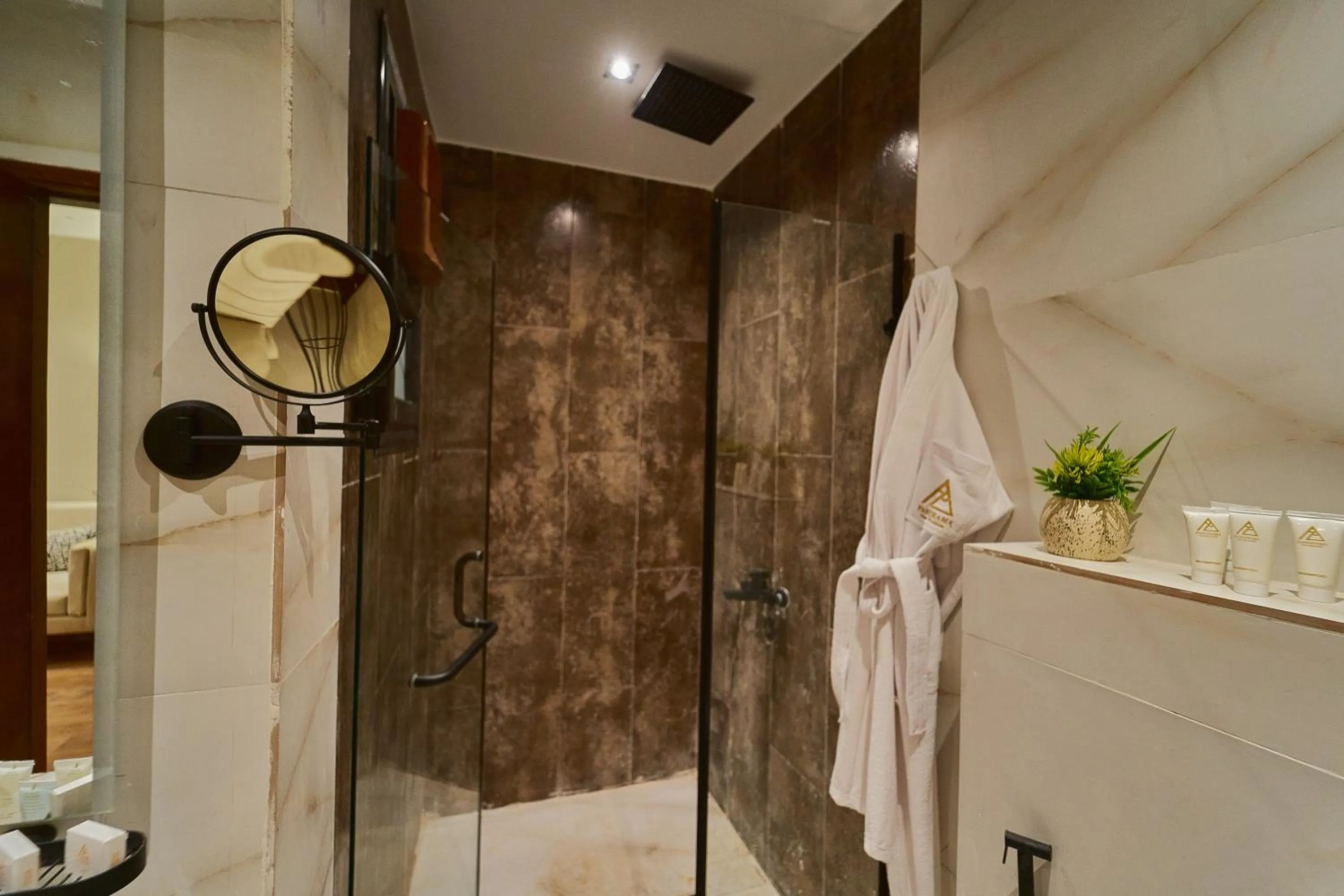 PANORAMA view pyramids