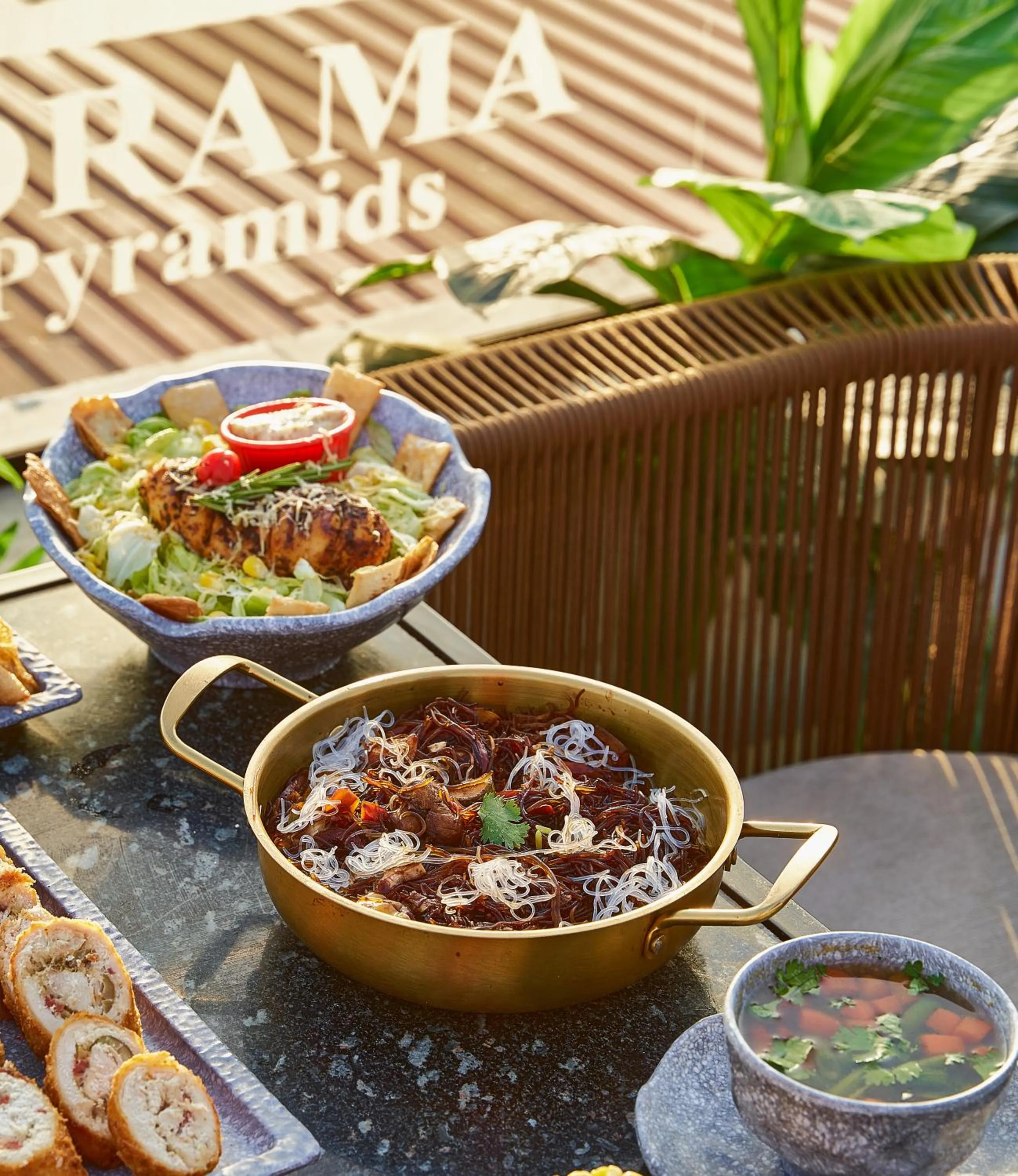 Restaurant/places to eat in PANORAMA view pyramids