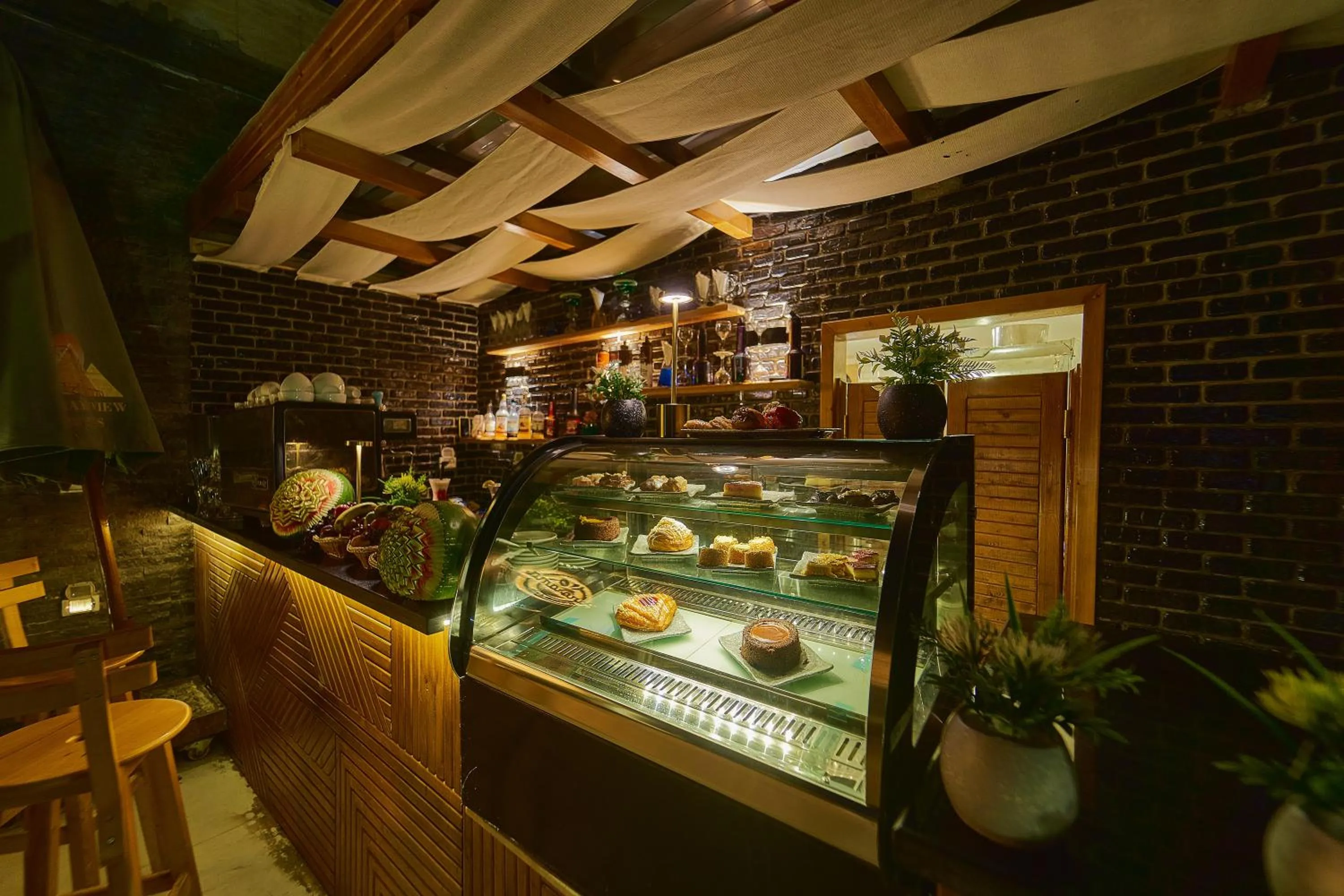 Restaurant/places to eat in PANORAMA view pyramids