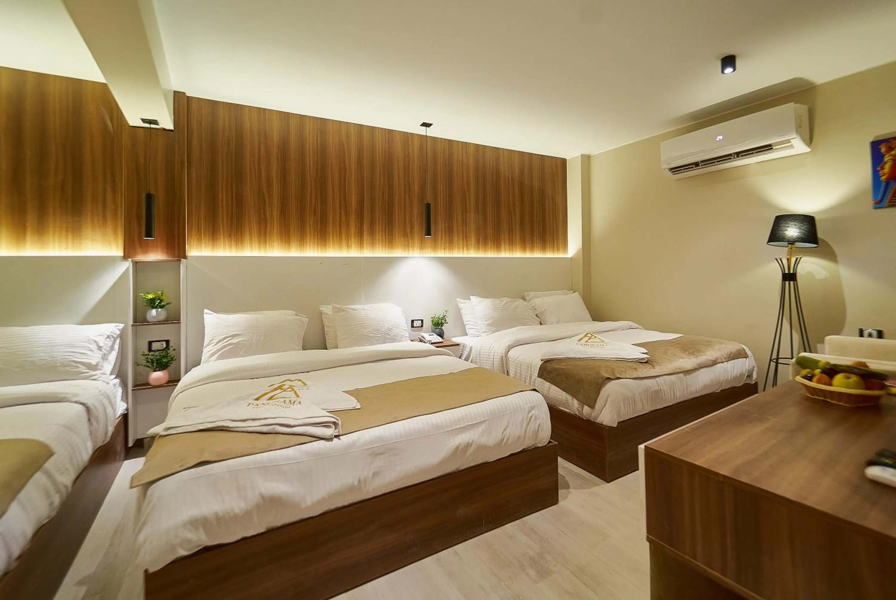 Bedroom, Bed in PANORAMA view pyramids