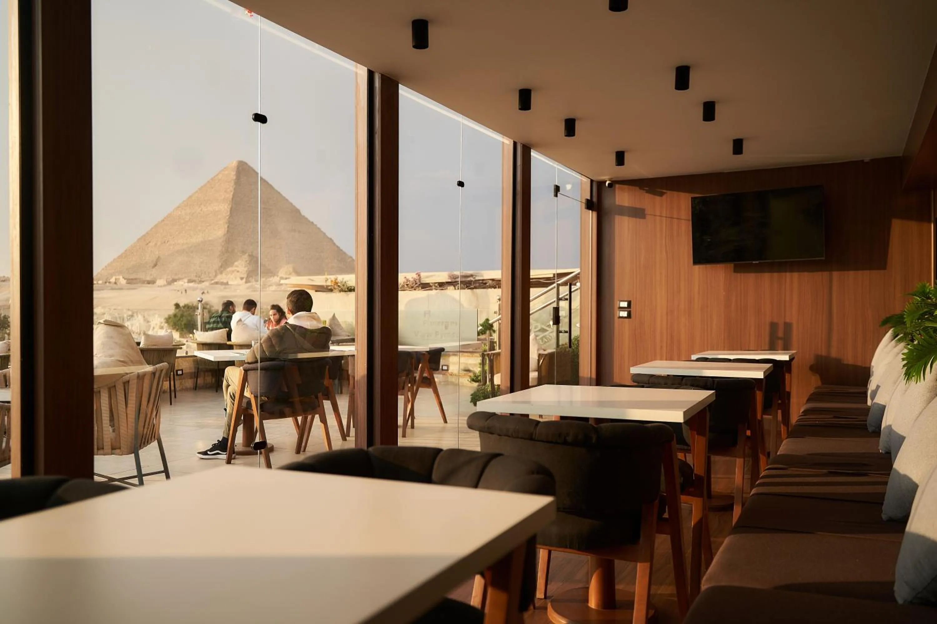 Restaurant/places to eat in PANORAMA view pyramids
