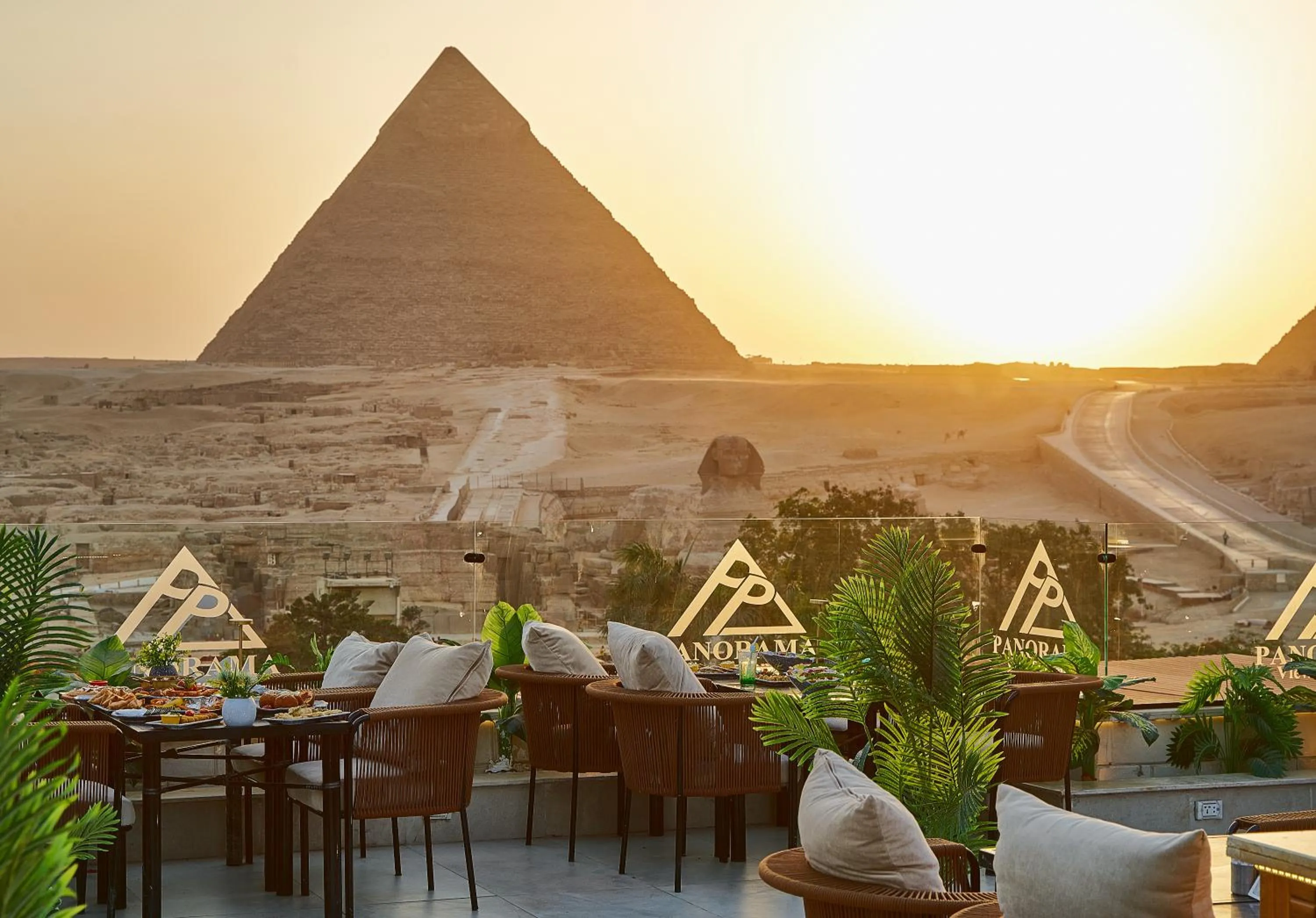Restaurant/places to eat in PANORAMA view pyramids