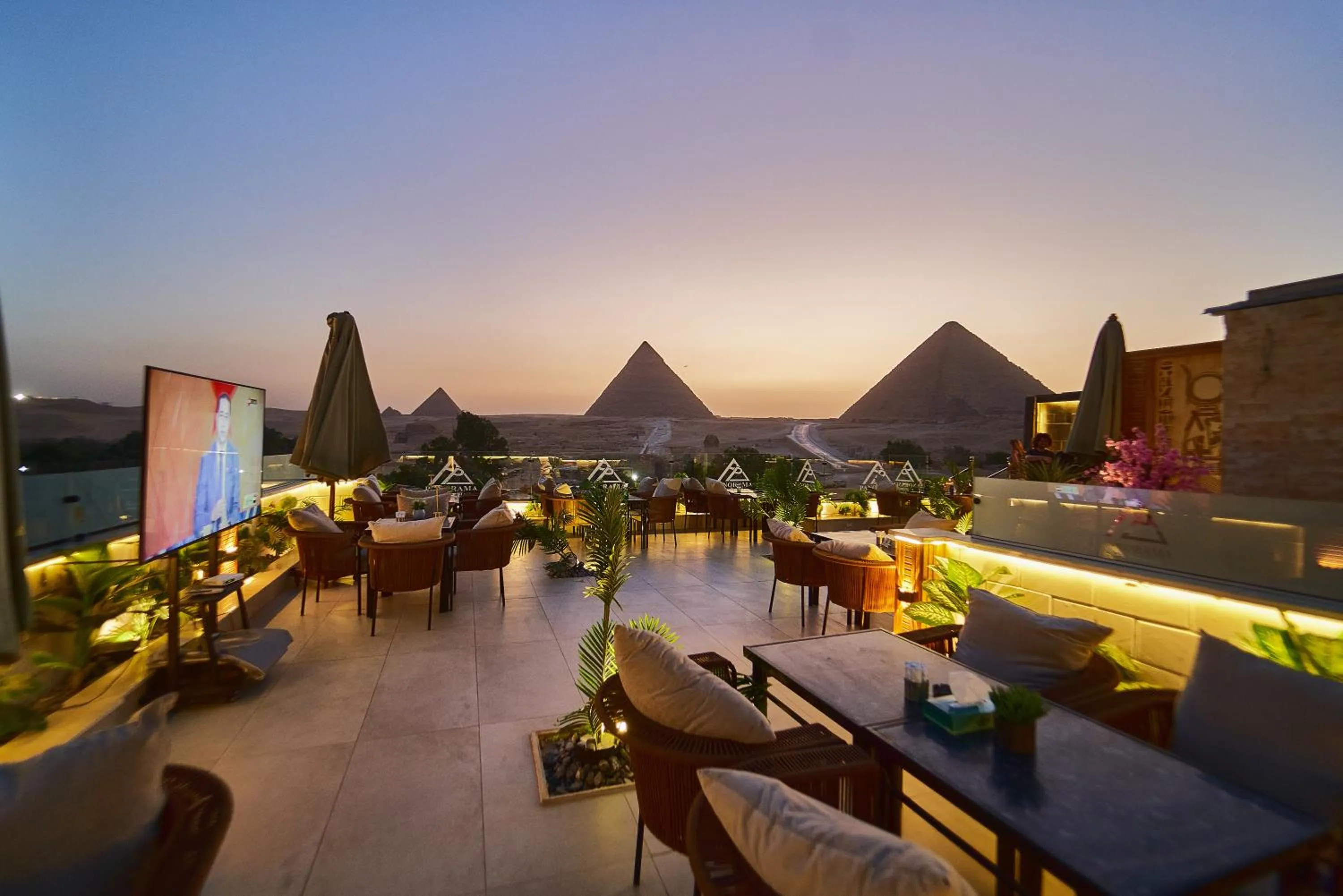 Restaurant/places to eat in PANORAMA view pyramids