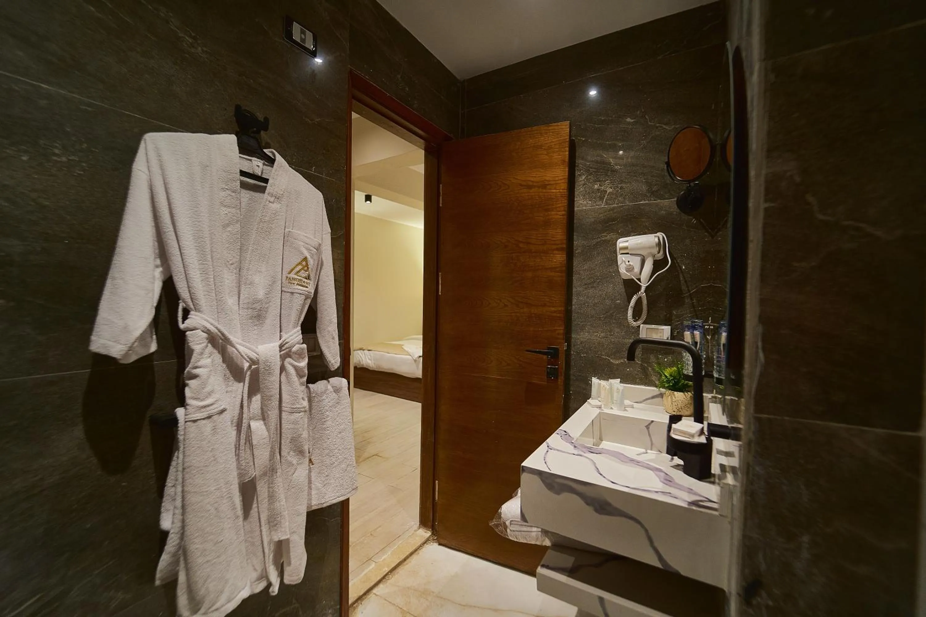 towels in PANORAMA view pyramids