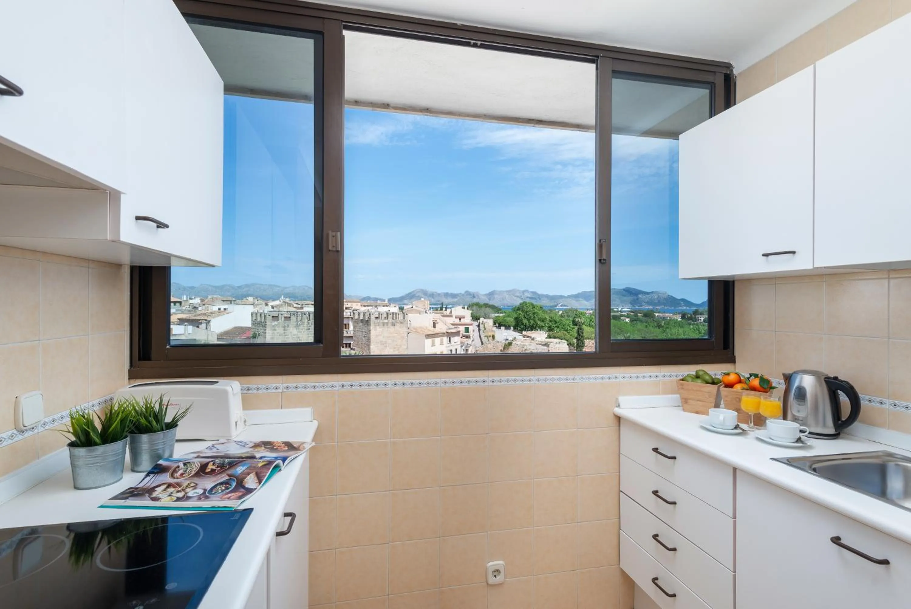 Kitchen or kitchenette in Apartamentos Carlos V