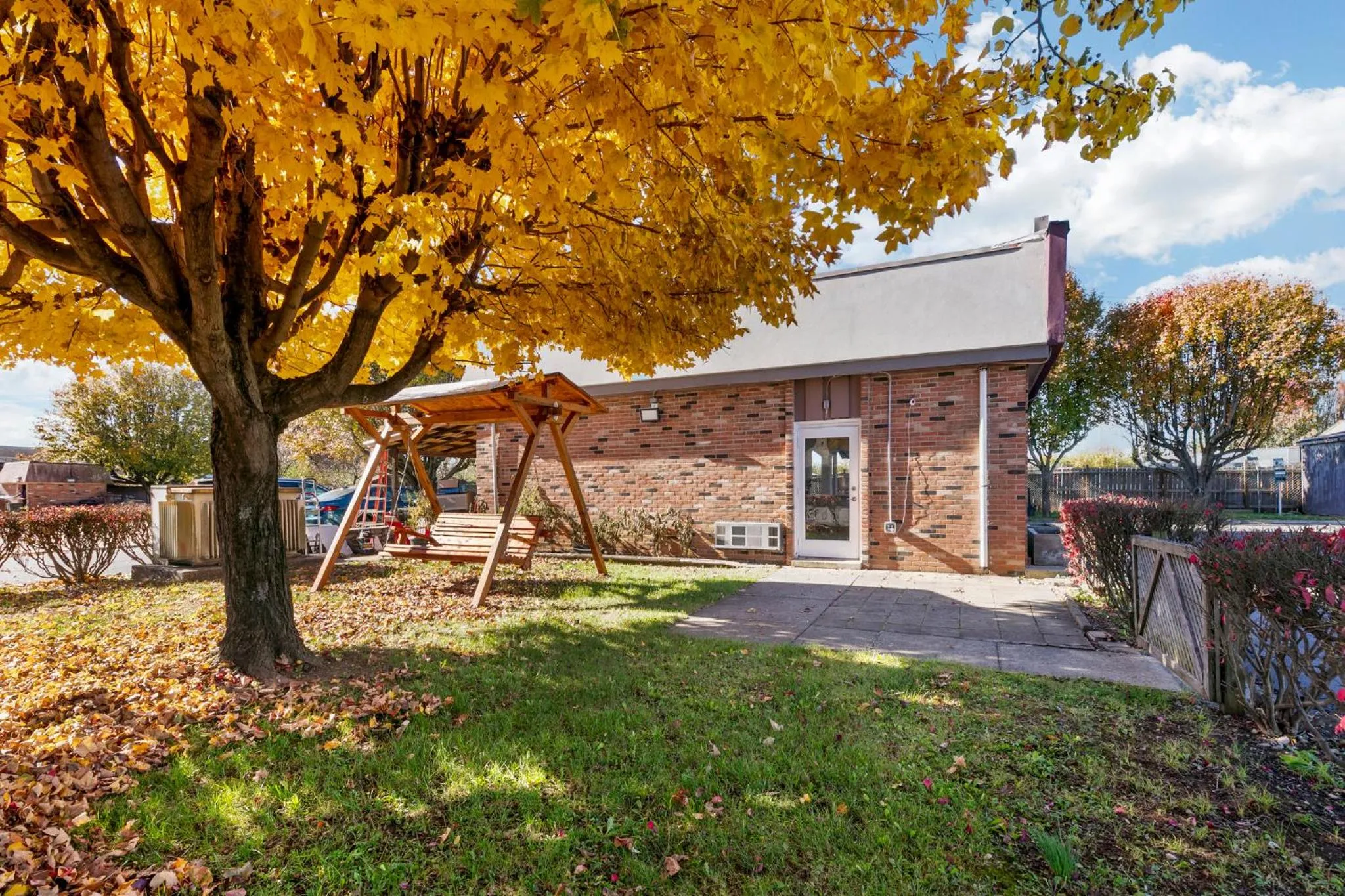 Inner courtyard view in HomeTowne Studios by Red Roof Georgetown, KY
