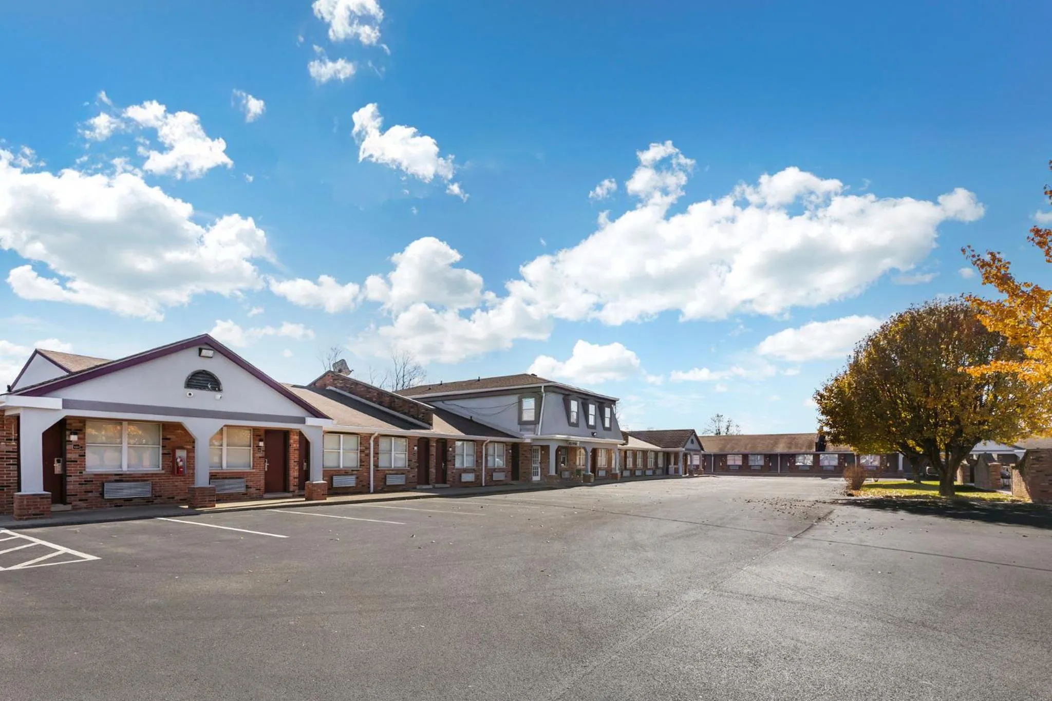 Property building in HomeTowne Studios by Red Roof Georgetown, KY