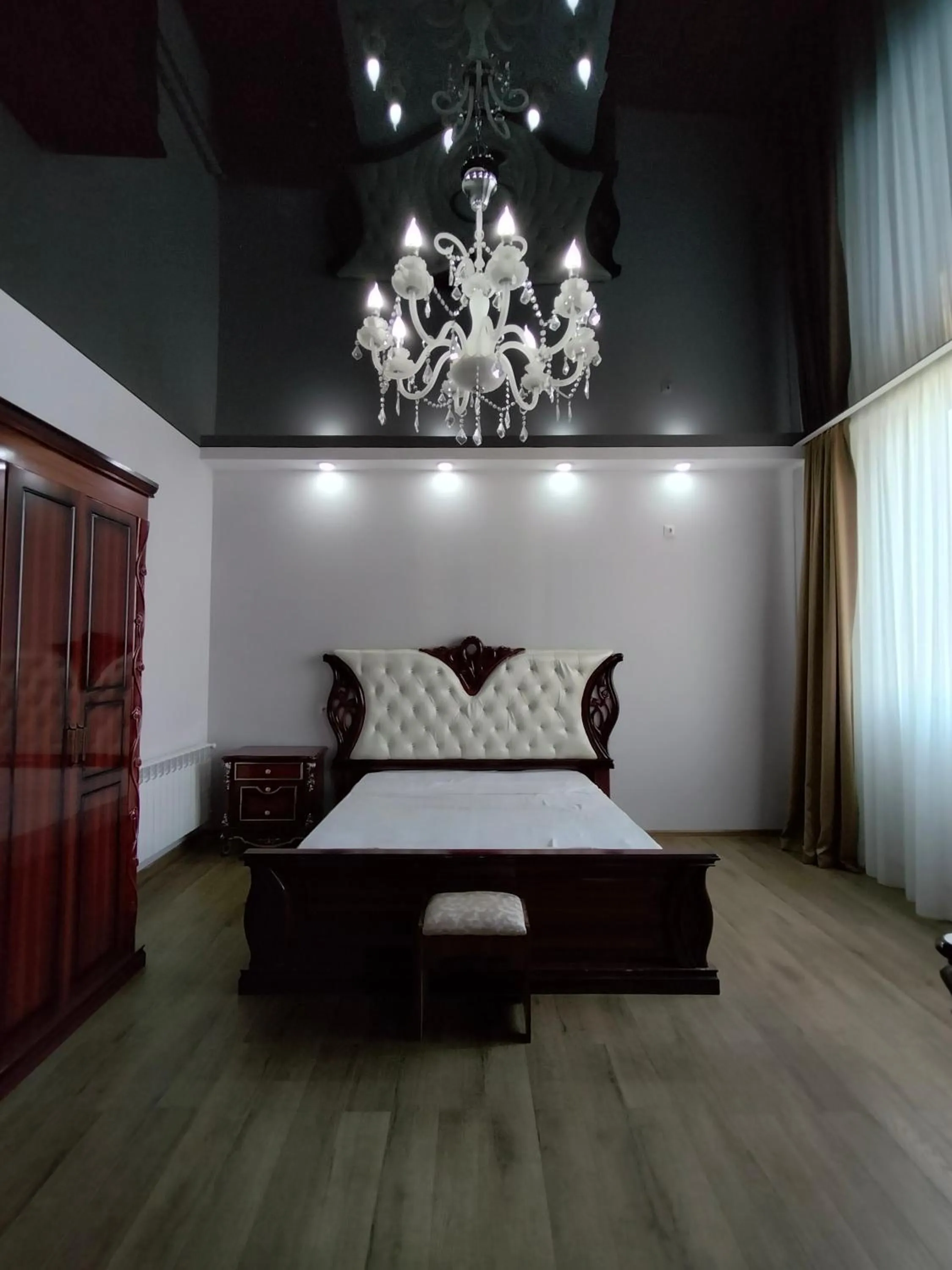 Photo of the whole room in New Star