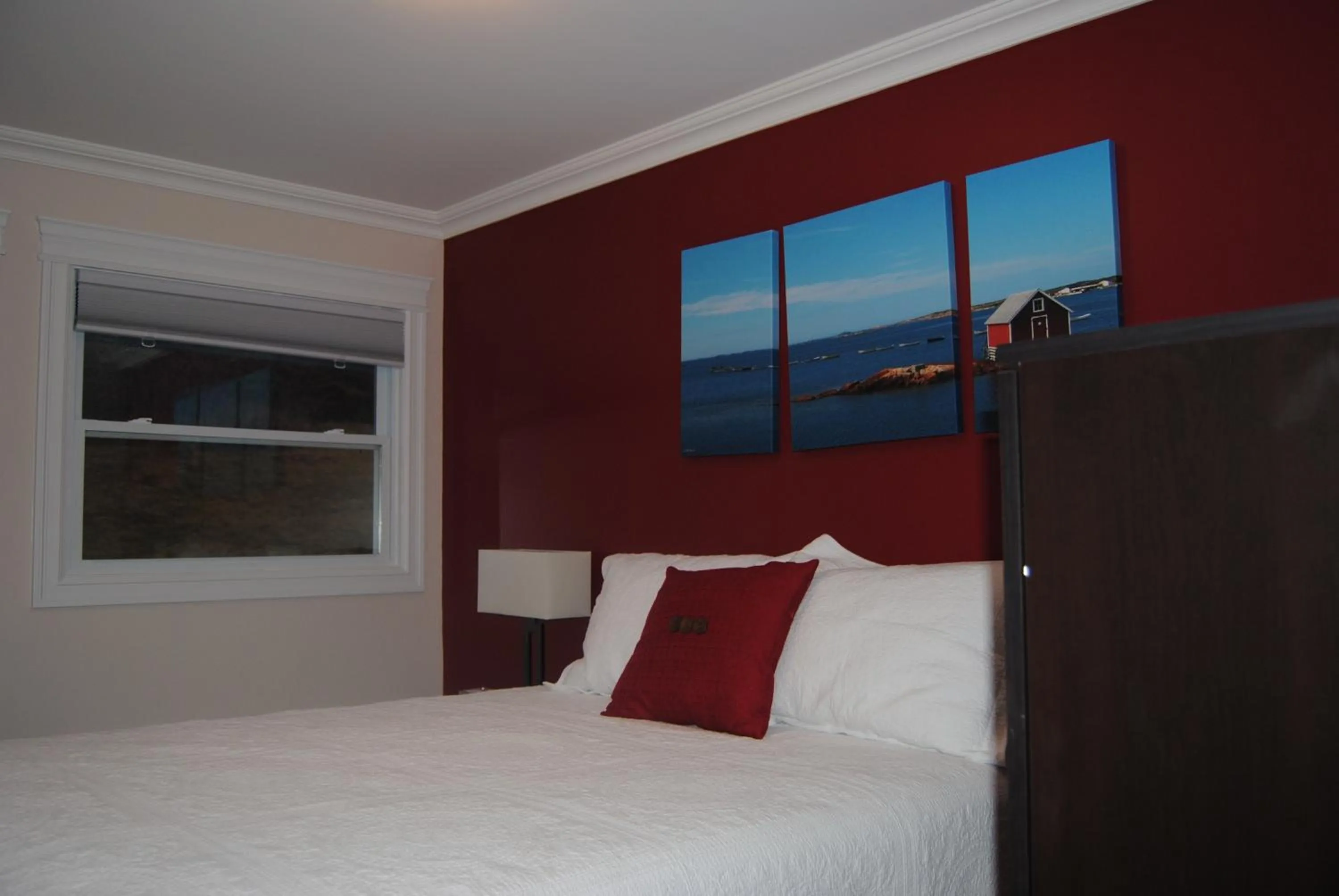 Bed in Arnold's Cove Inn