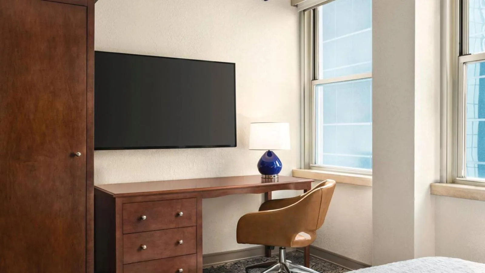 TV and multimedia in Hampton Inn Manhattan/Downtown- Financial District