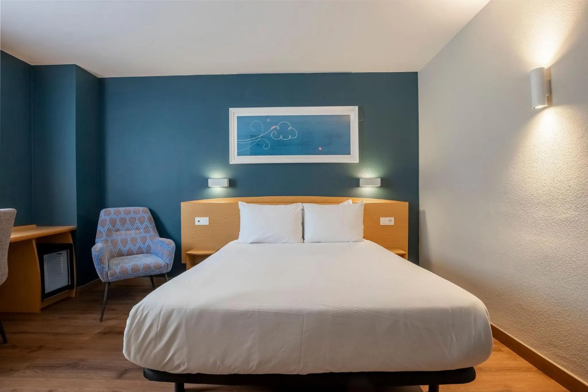 Bed in Travelodge Alicante Puerto