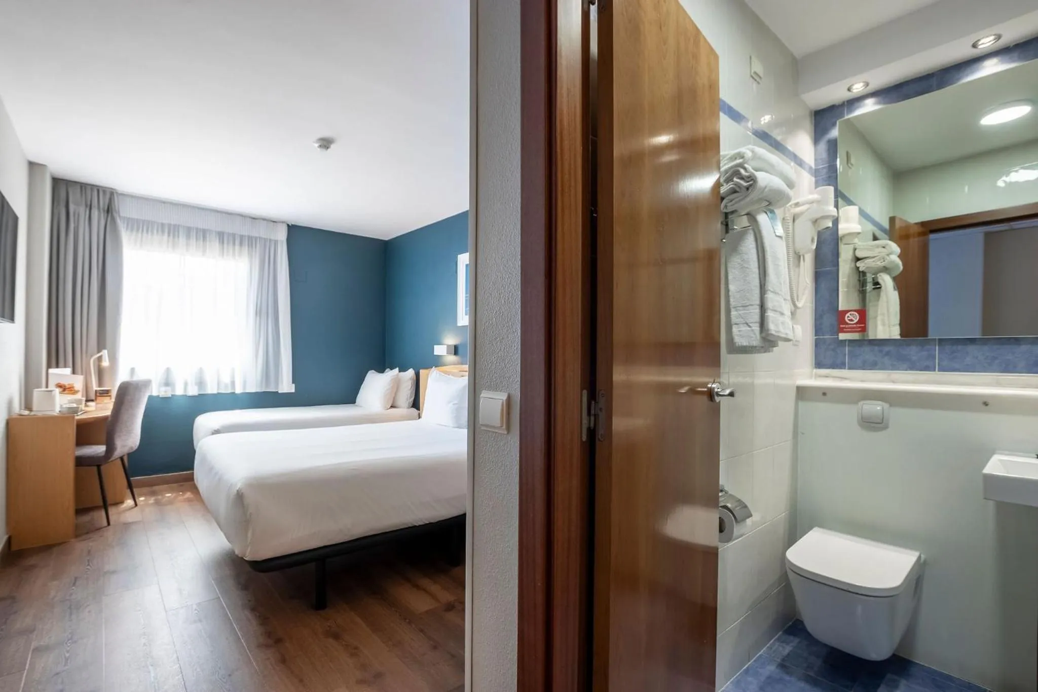 Bed in Travelodge Alicante Puerto