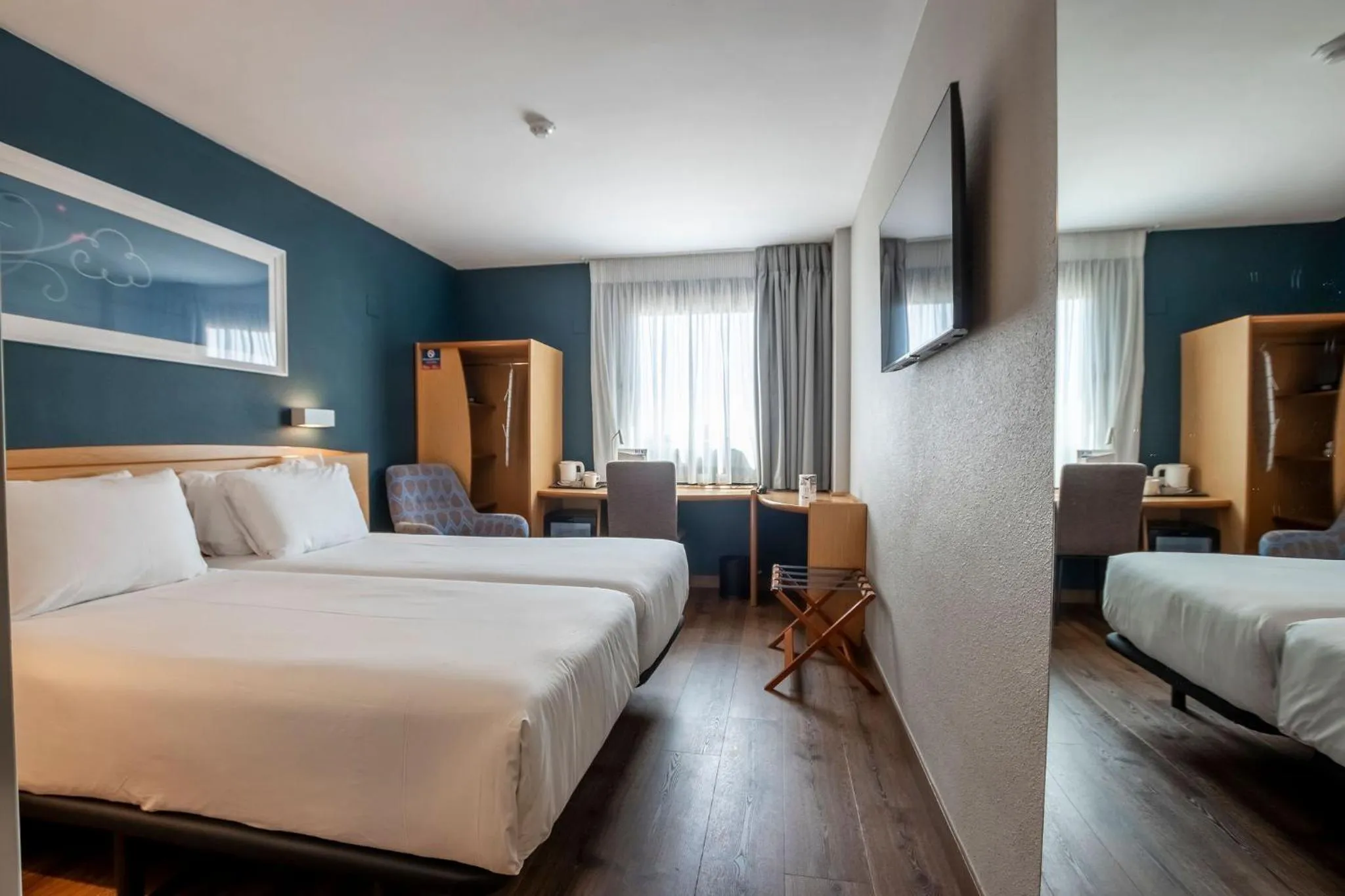 Bed in Travelodge Alicante Puerto