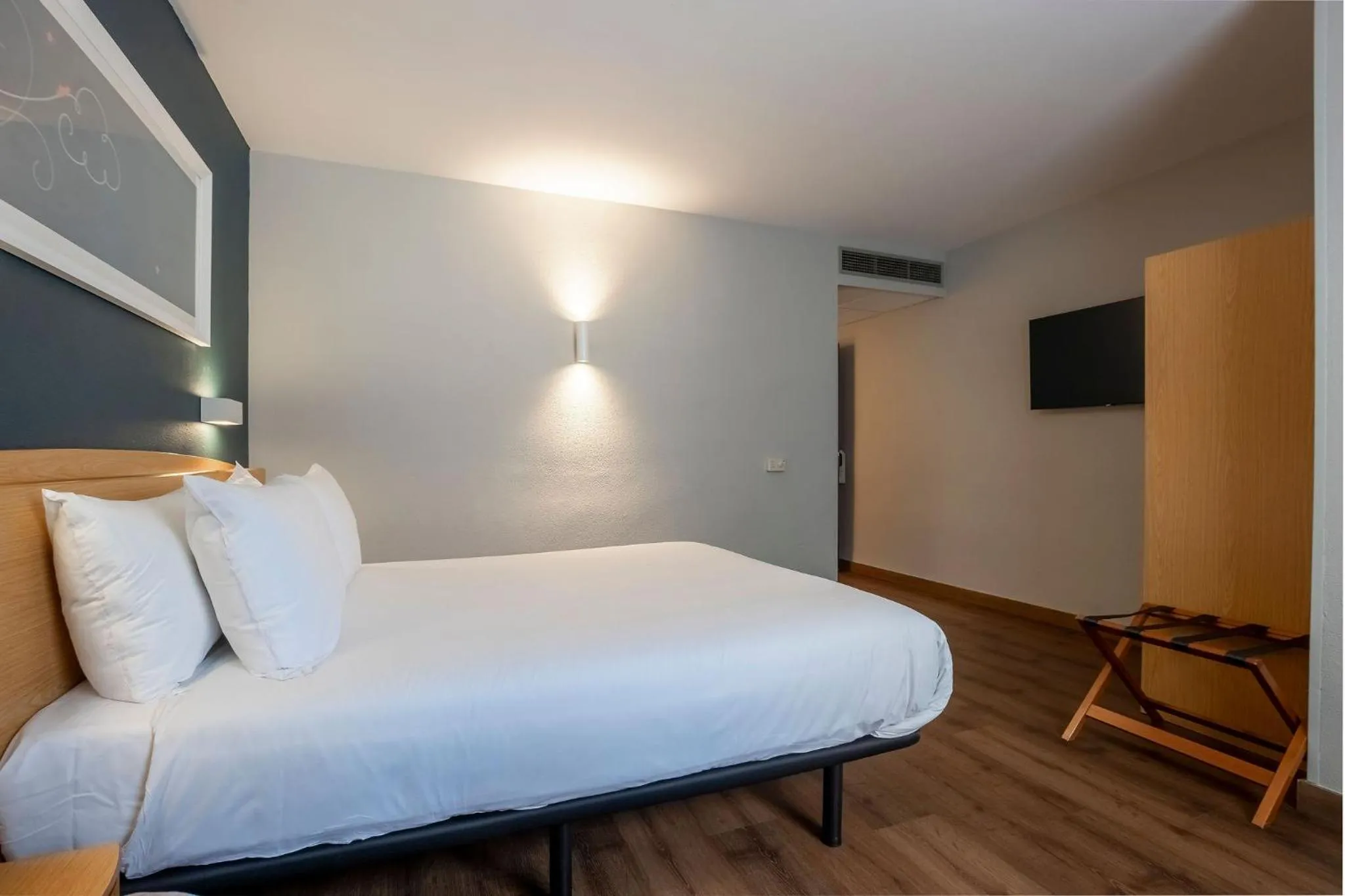 Bed in Travelodge Alicante Puerto