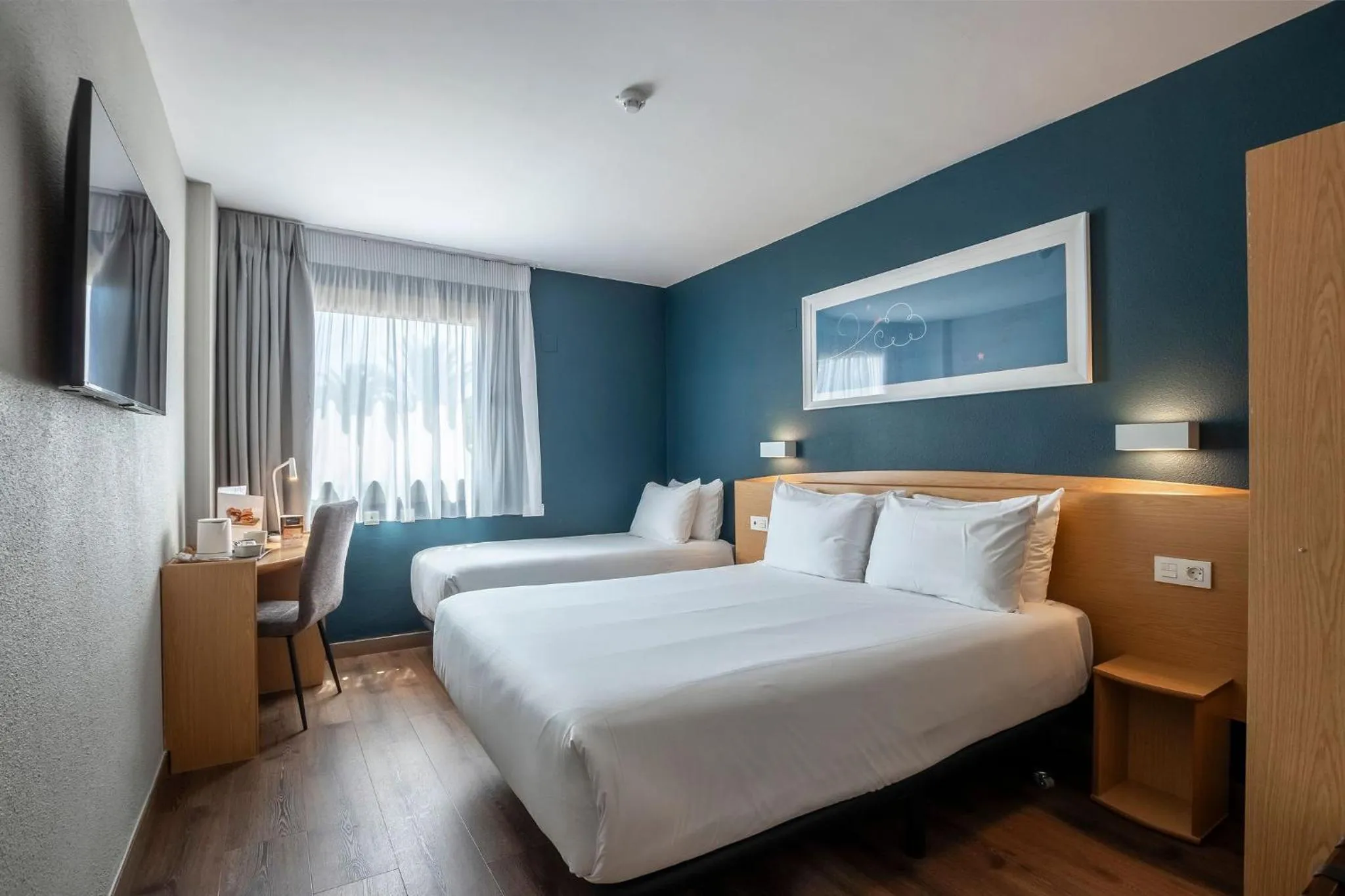 Bed in Travelodge Alicante Puerto