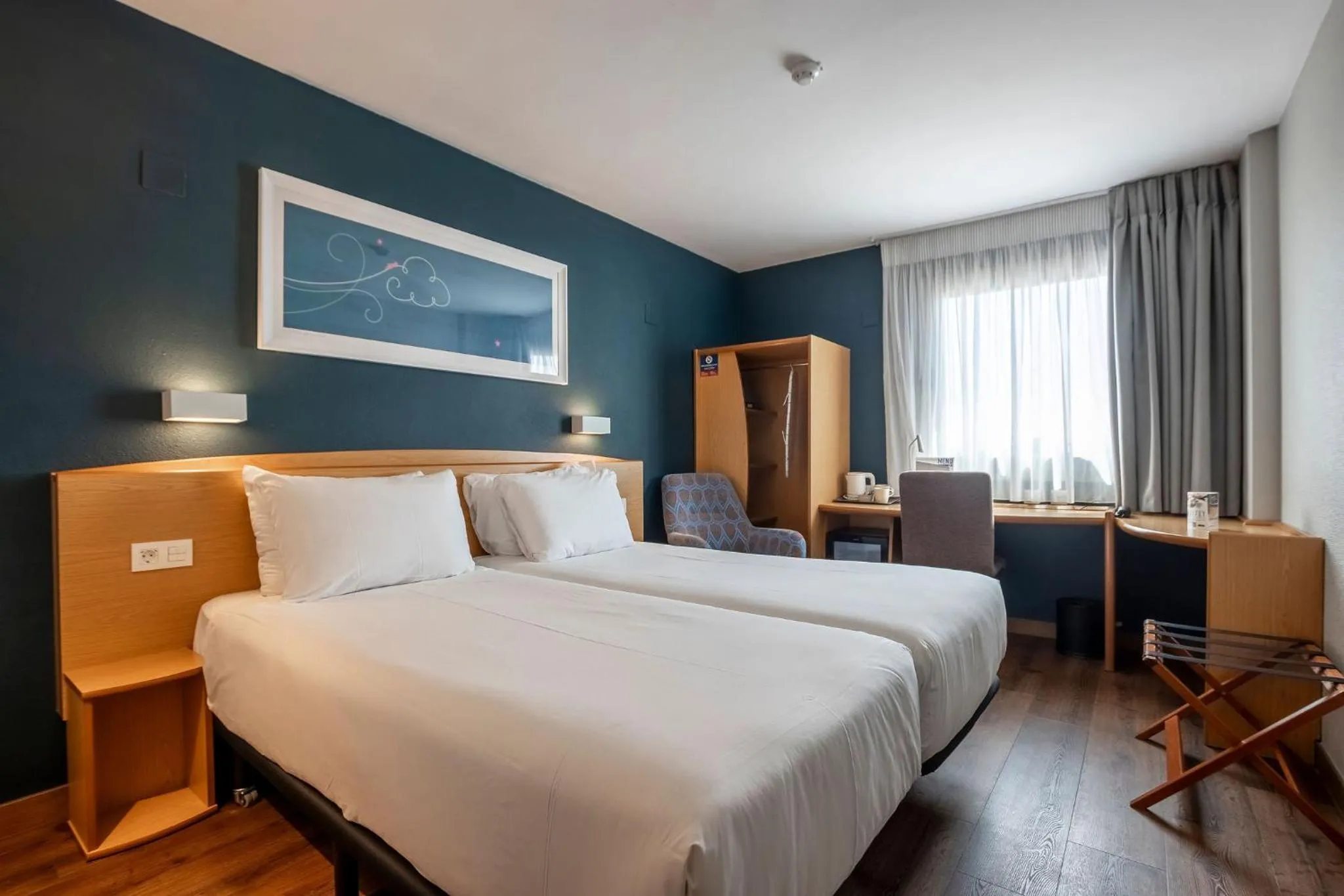 Bed in Travelodge Alicante Puerto