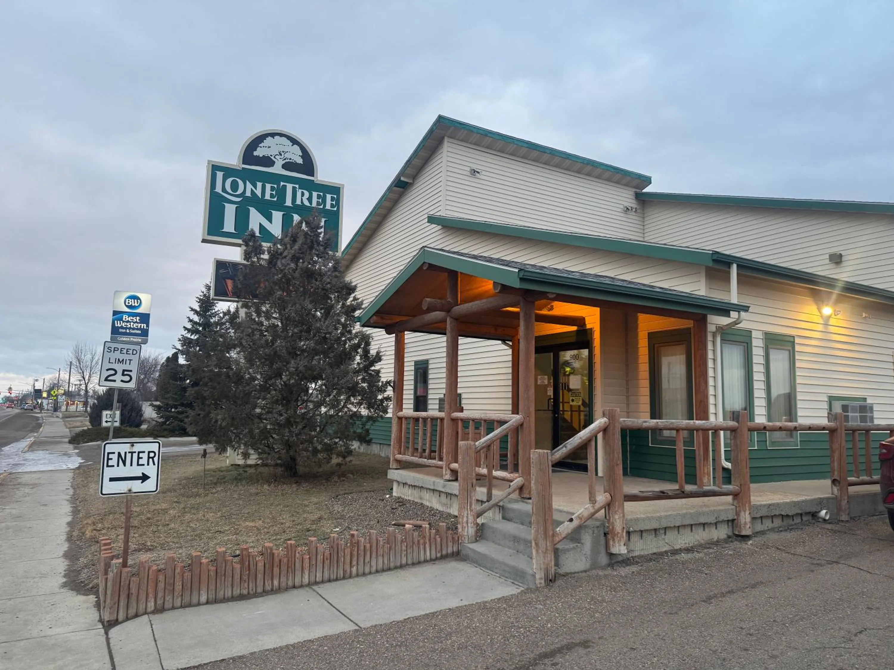 Property building in Lone Tree Inn