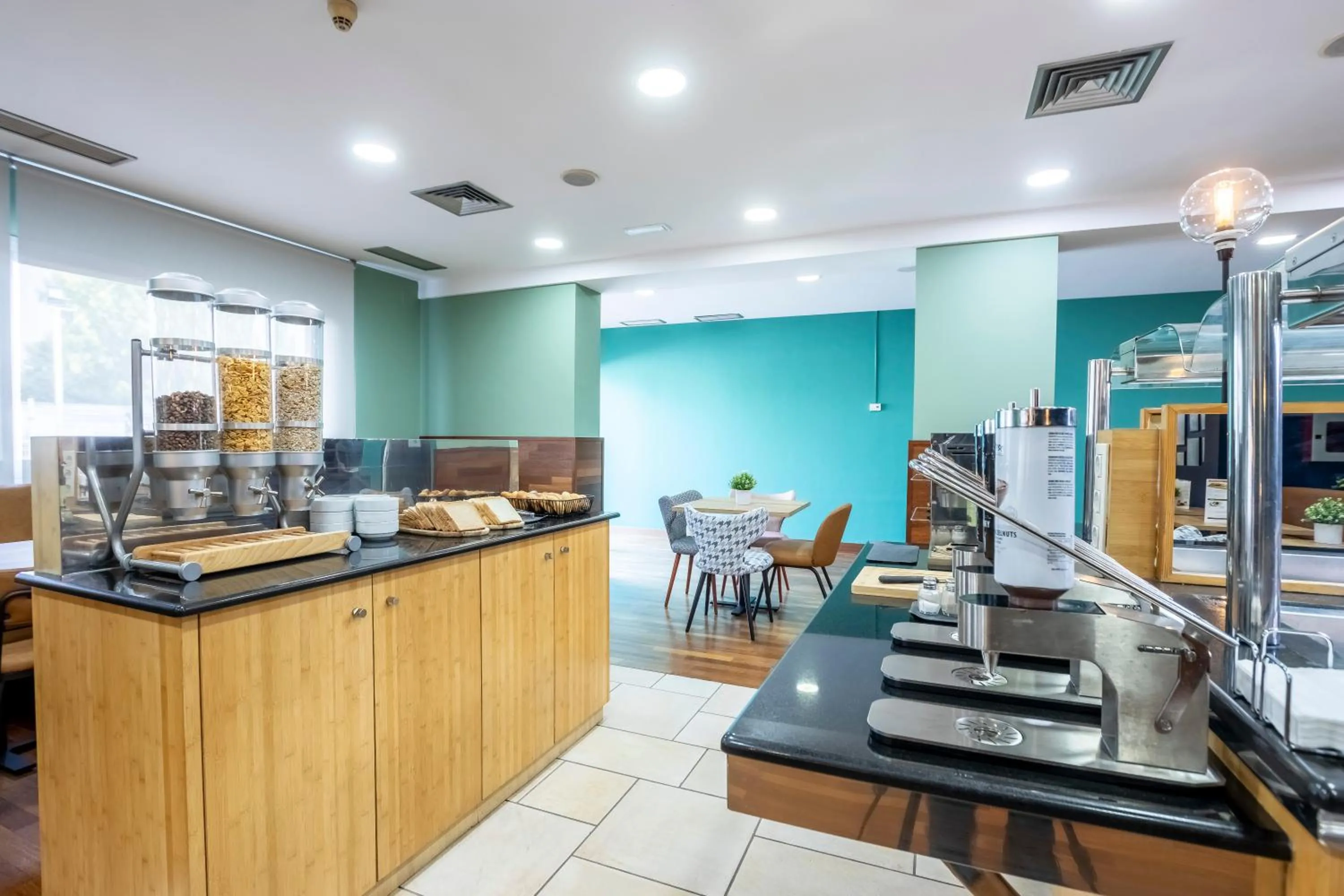 Buffet breakfast in Travelodge Murcia