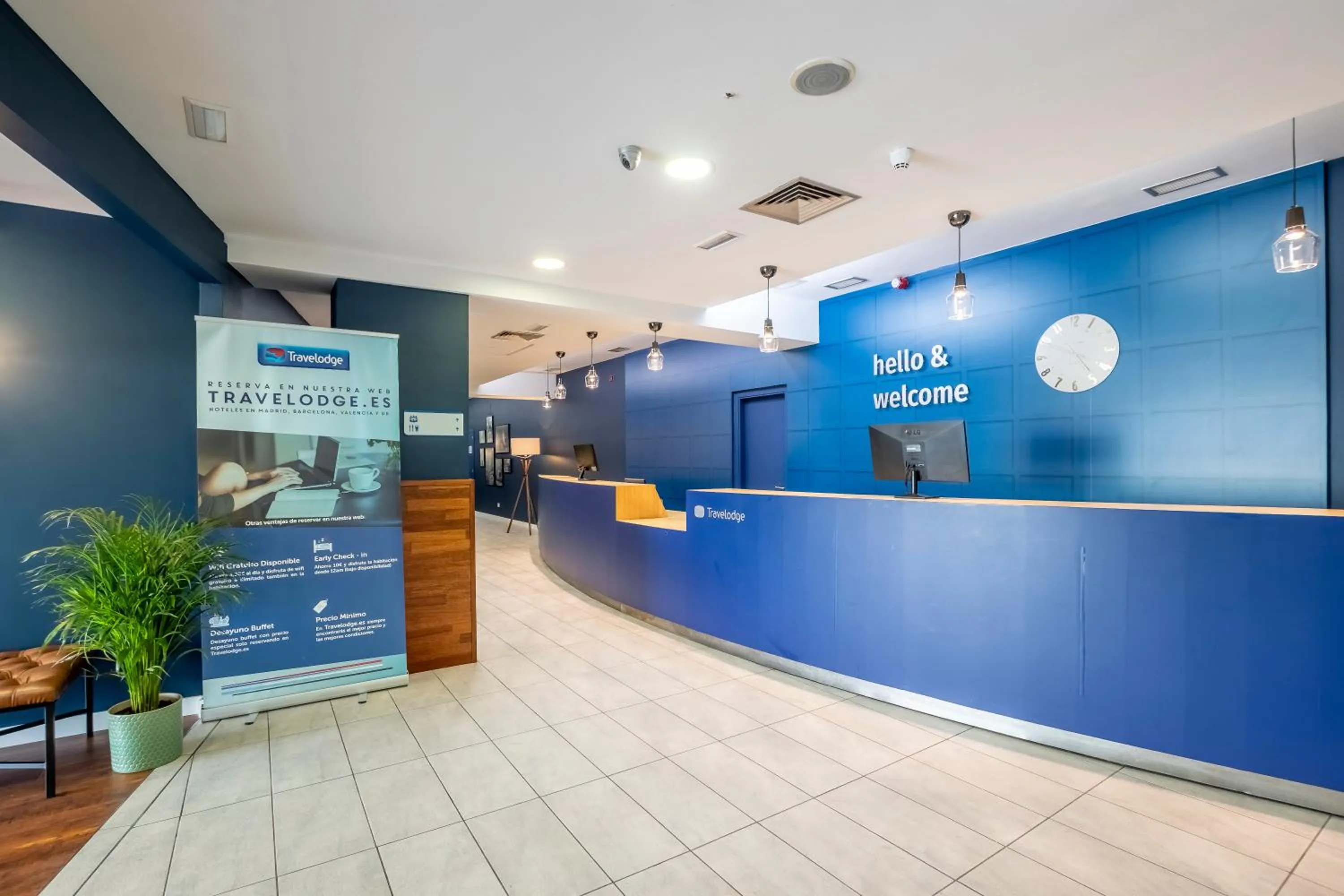 Lobby or reception in Travelodge Murcia
