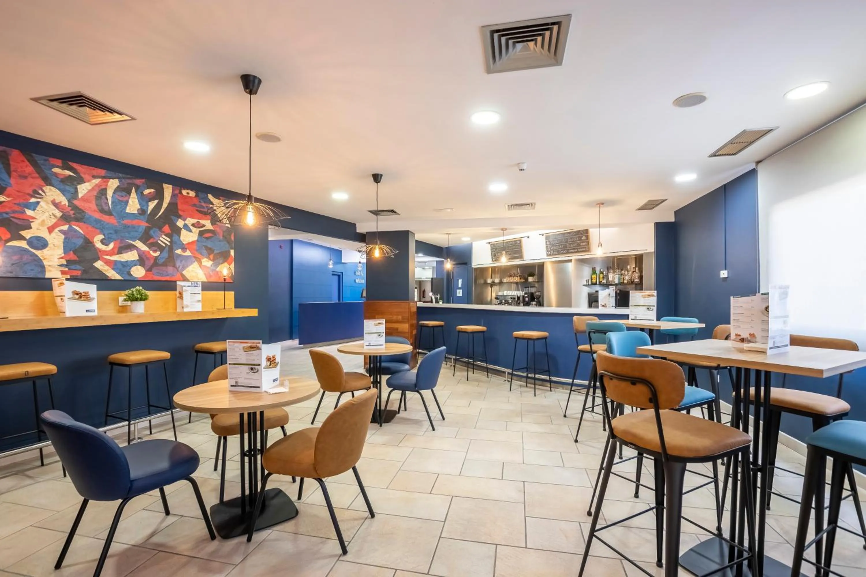 Lounge or bar in Travelodge Murcia