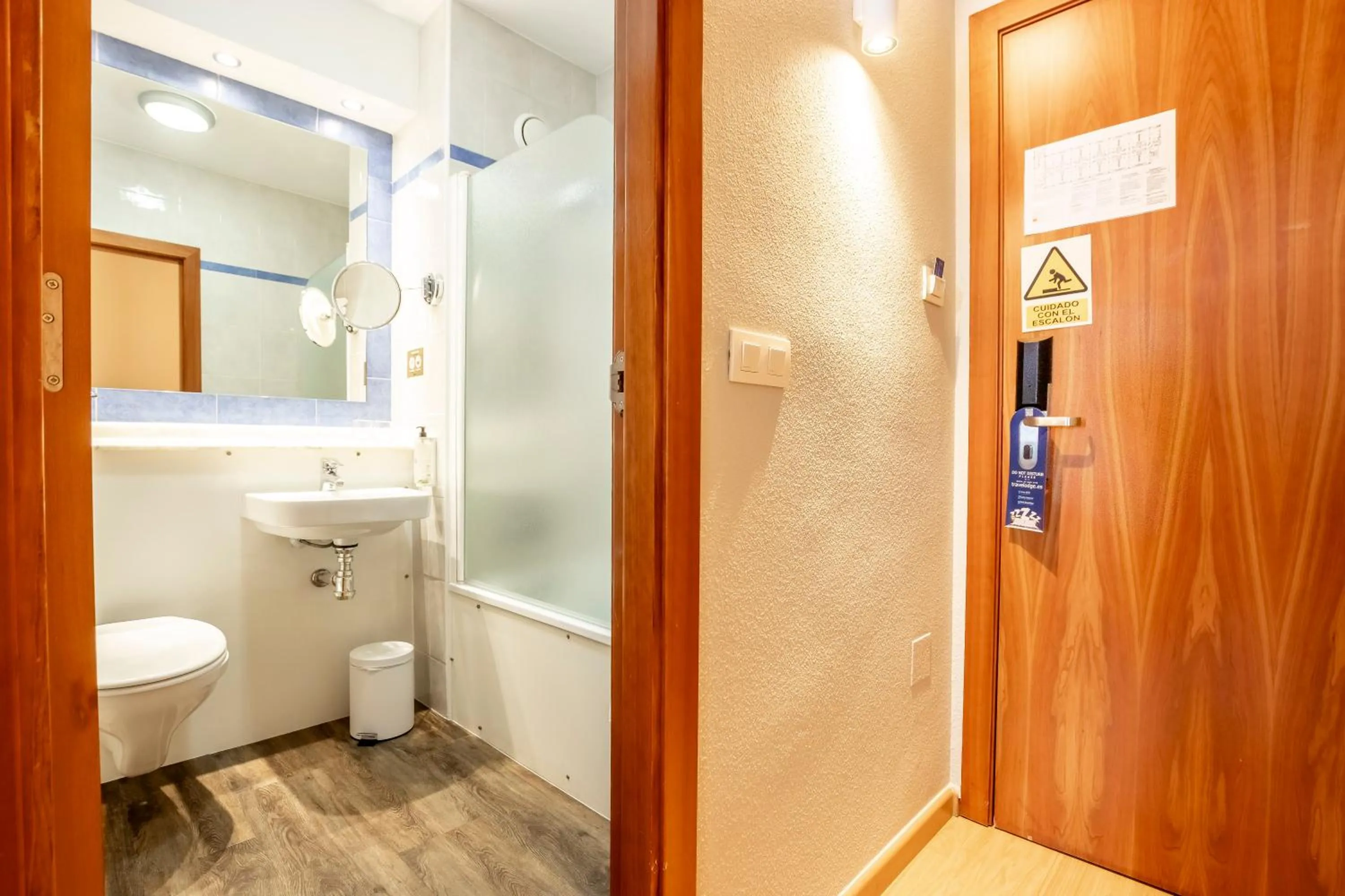 Bathroom in Travelodge Murcia