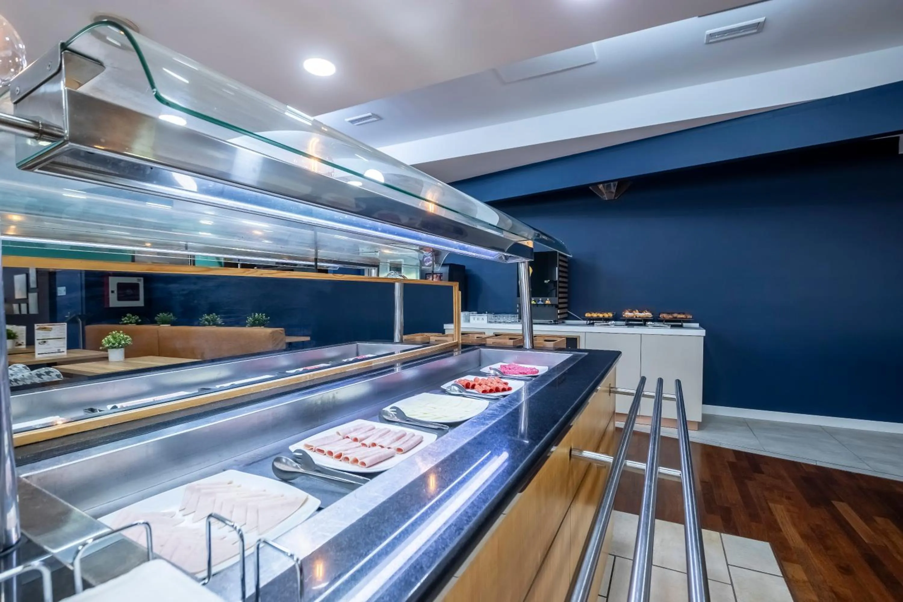 Buffet breakfast in Travelodge Murcia