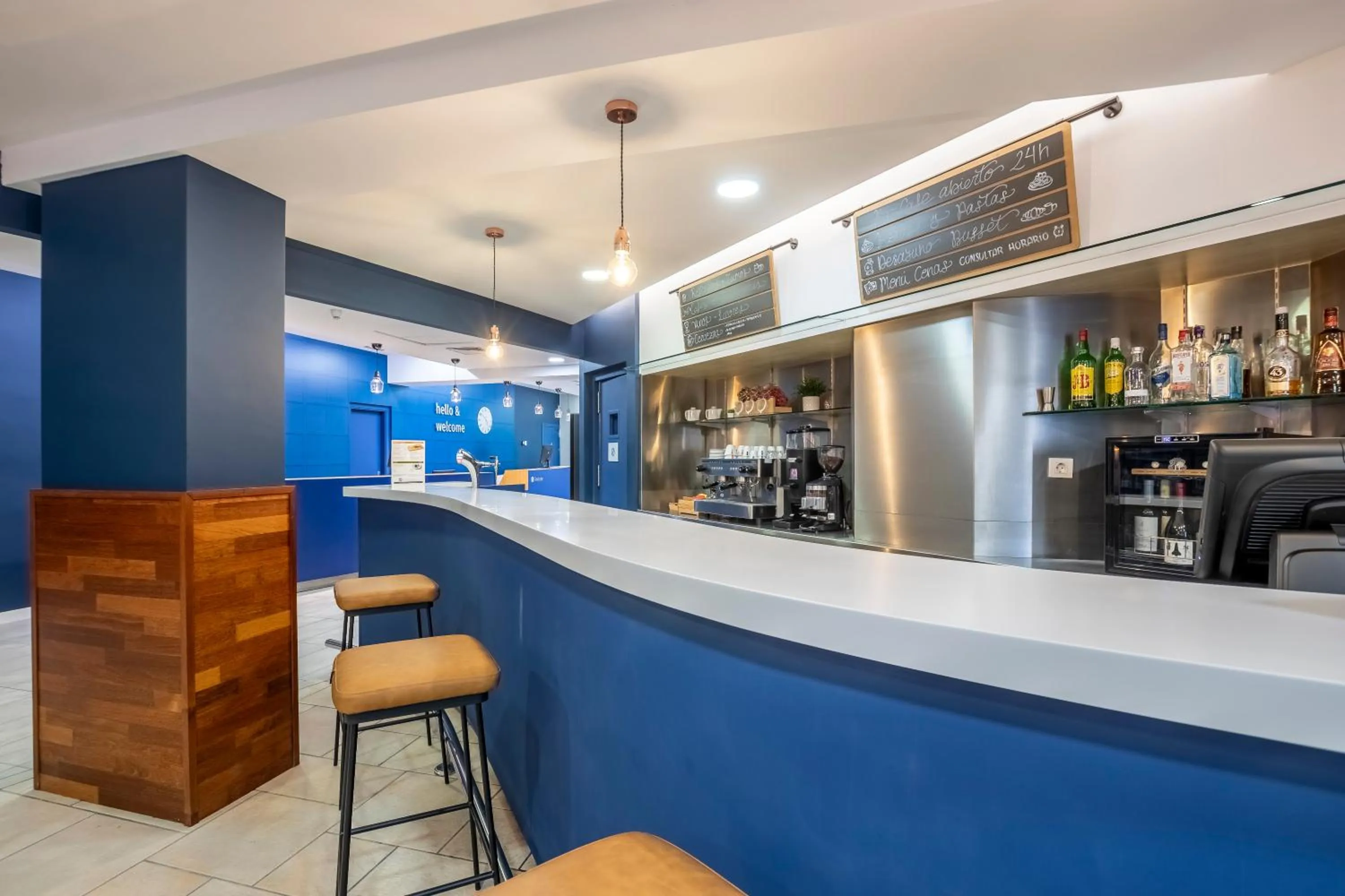 Lounge or bar in Travelodge Murcia