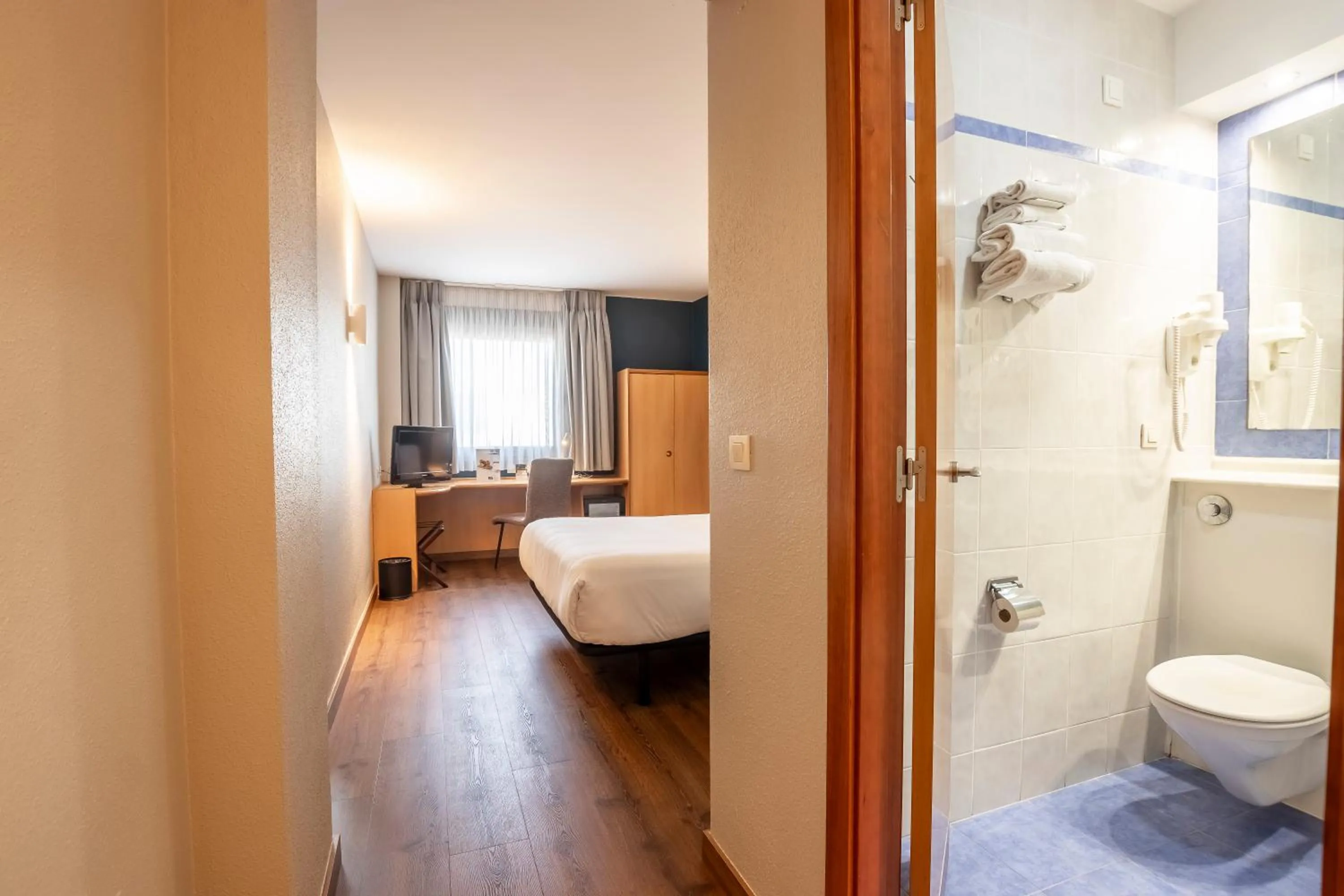 Photo of the whole room, Bed in Travelodge Murcia