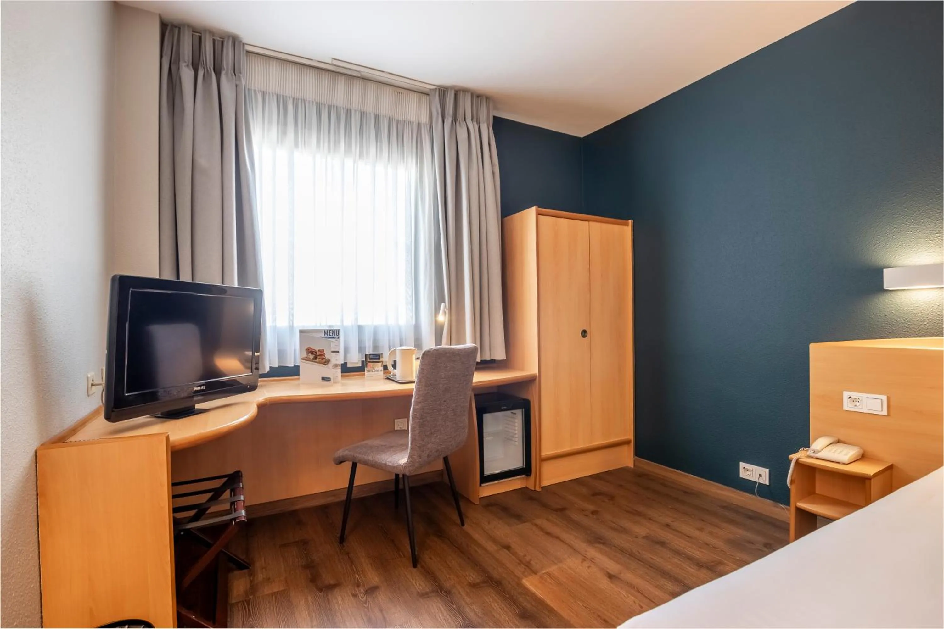 Photo of the whole room in Travelodge Murcia