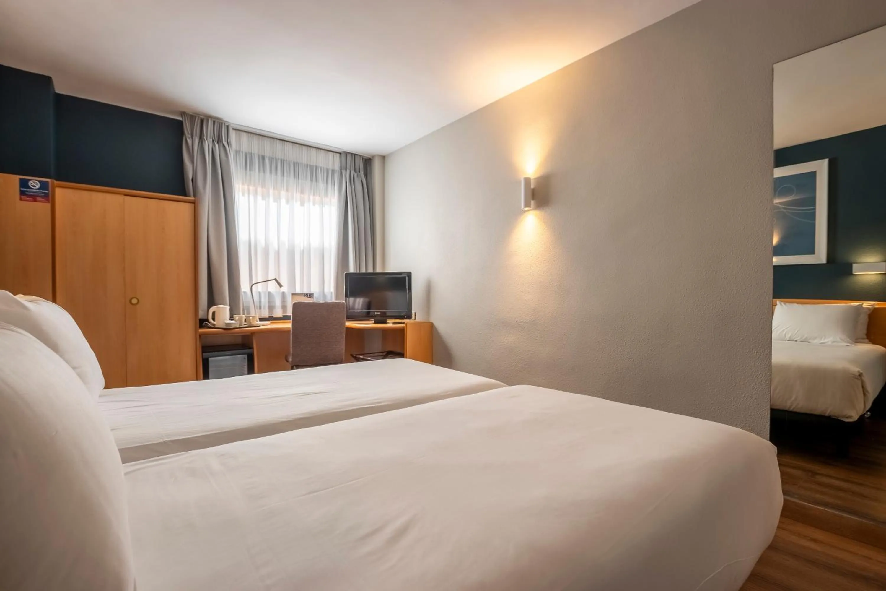 Photo of the whole room, Bed in Travelodge Murcia