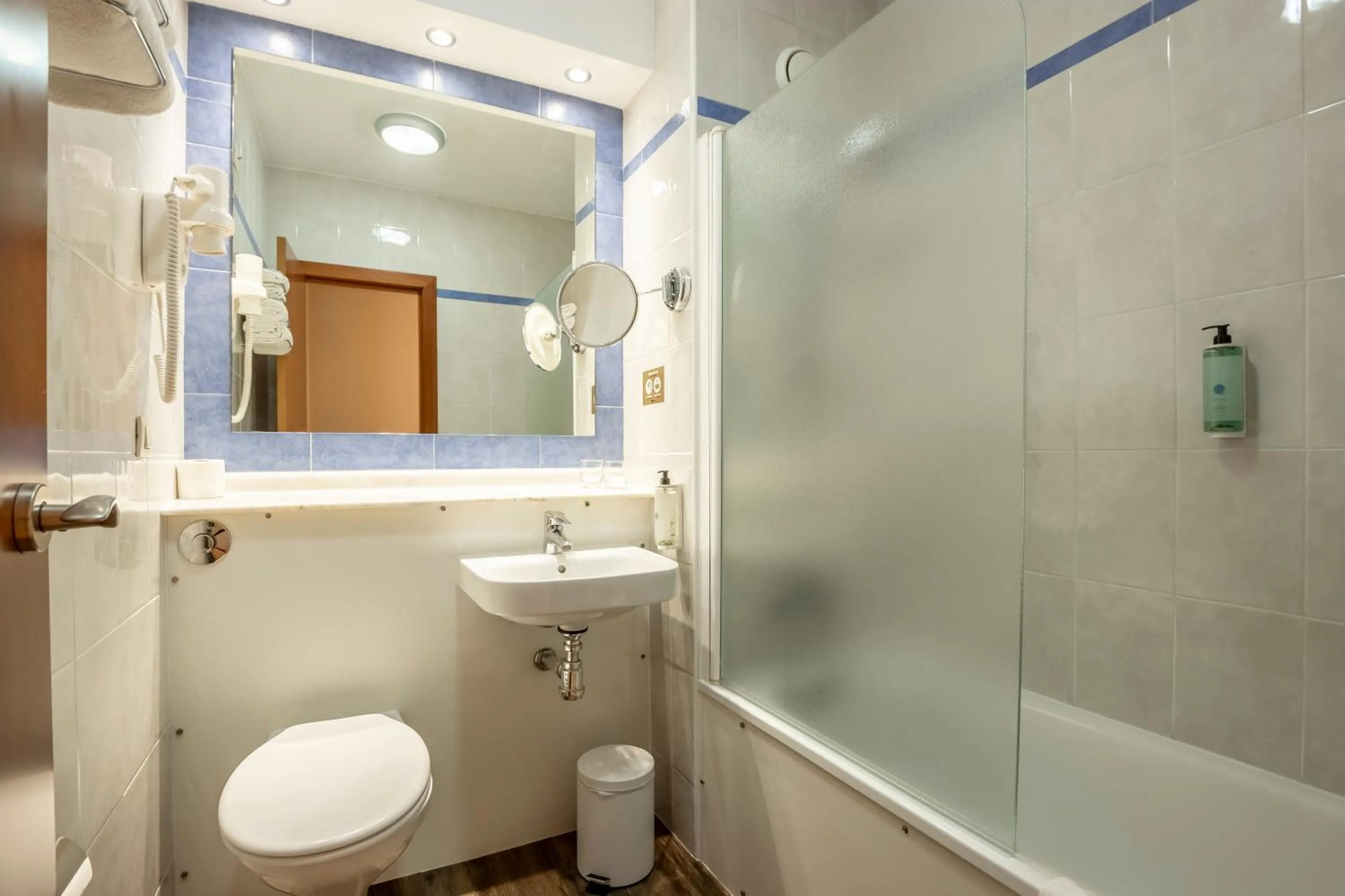 Bathroom in Travelodge Murcia