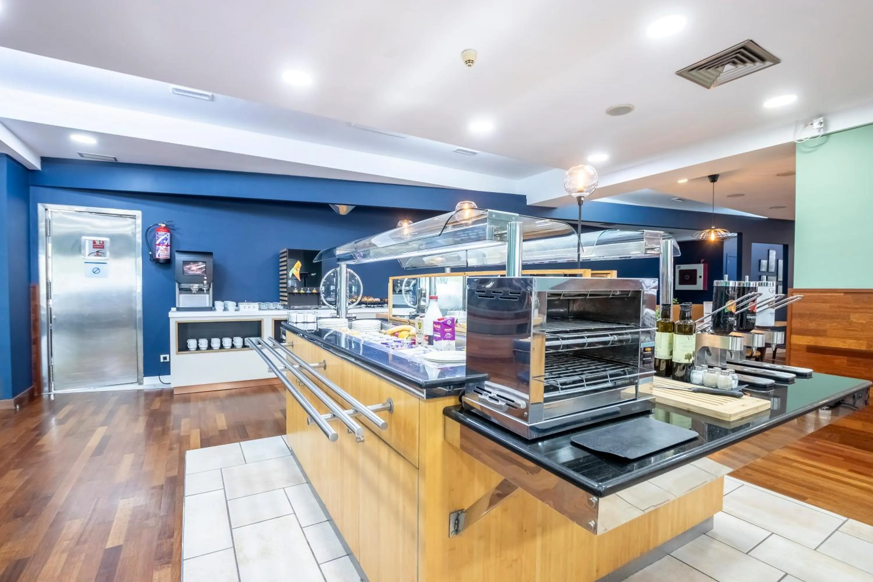 Buffet breakfast in Travelodge Murcia