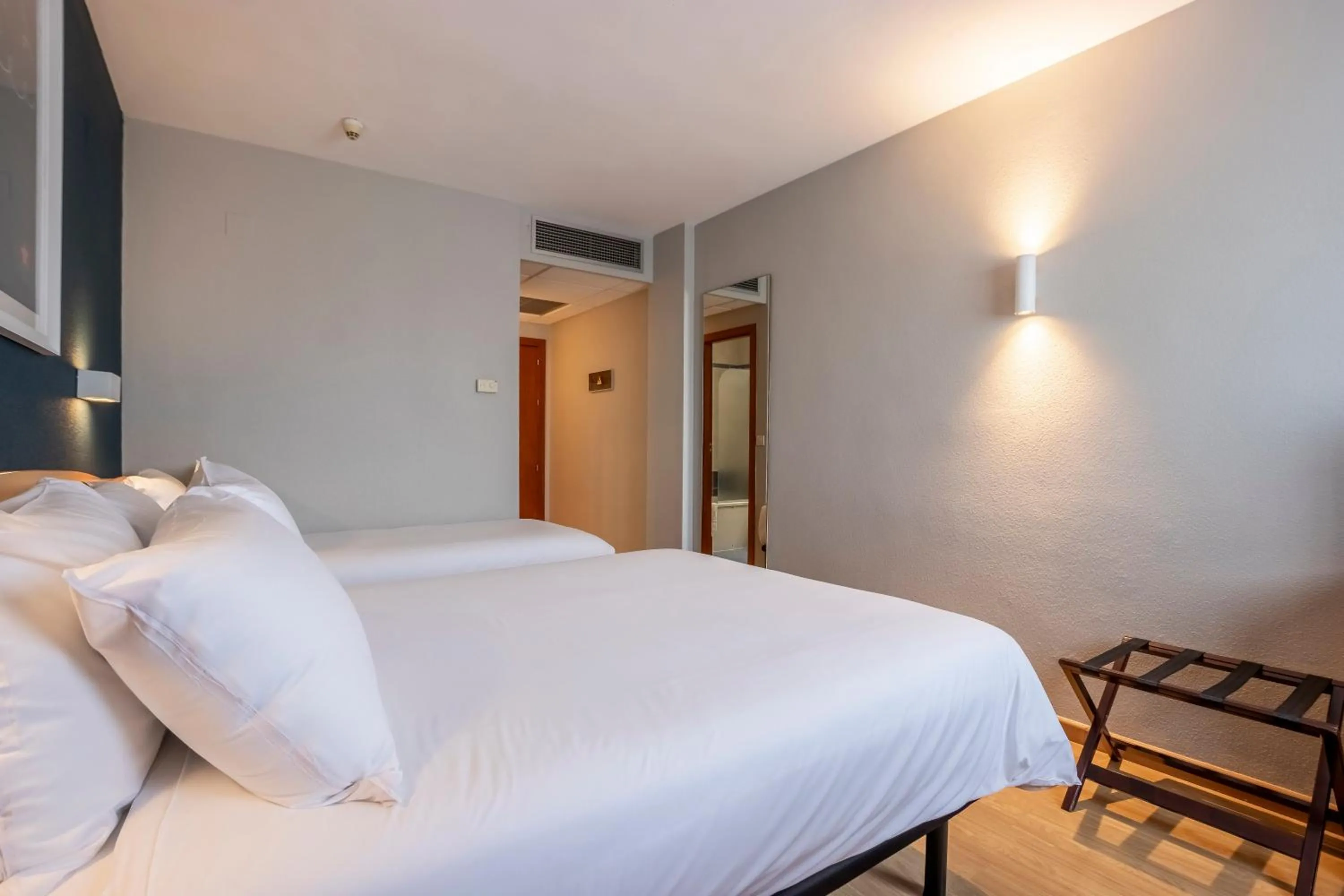 Photo of the whole room, Bed in Travelodge Murcia