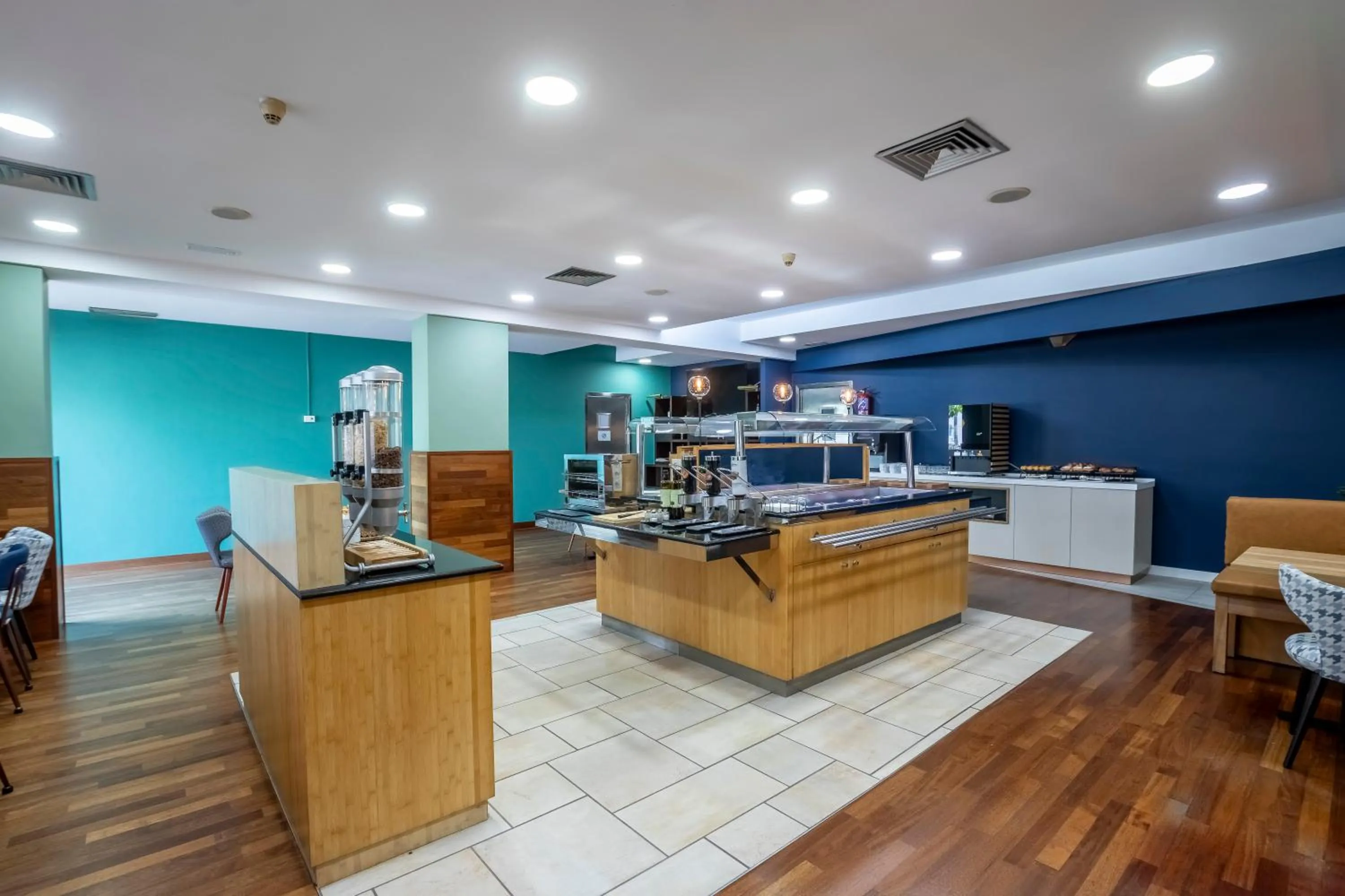 Buffet breakfast in Travelodge Murcia