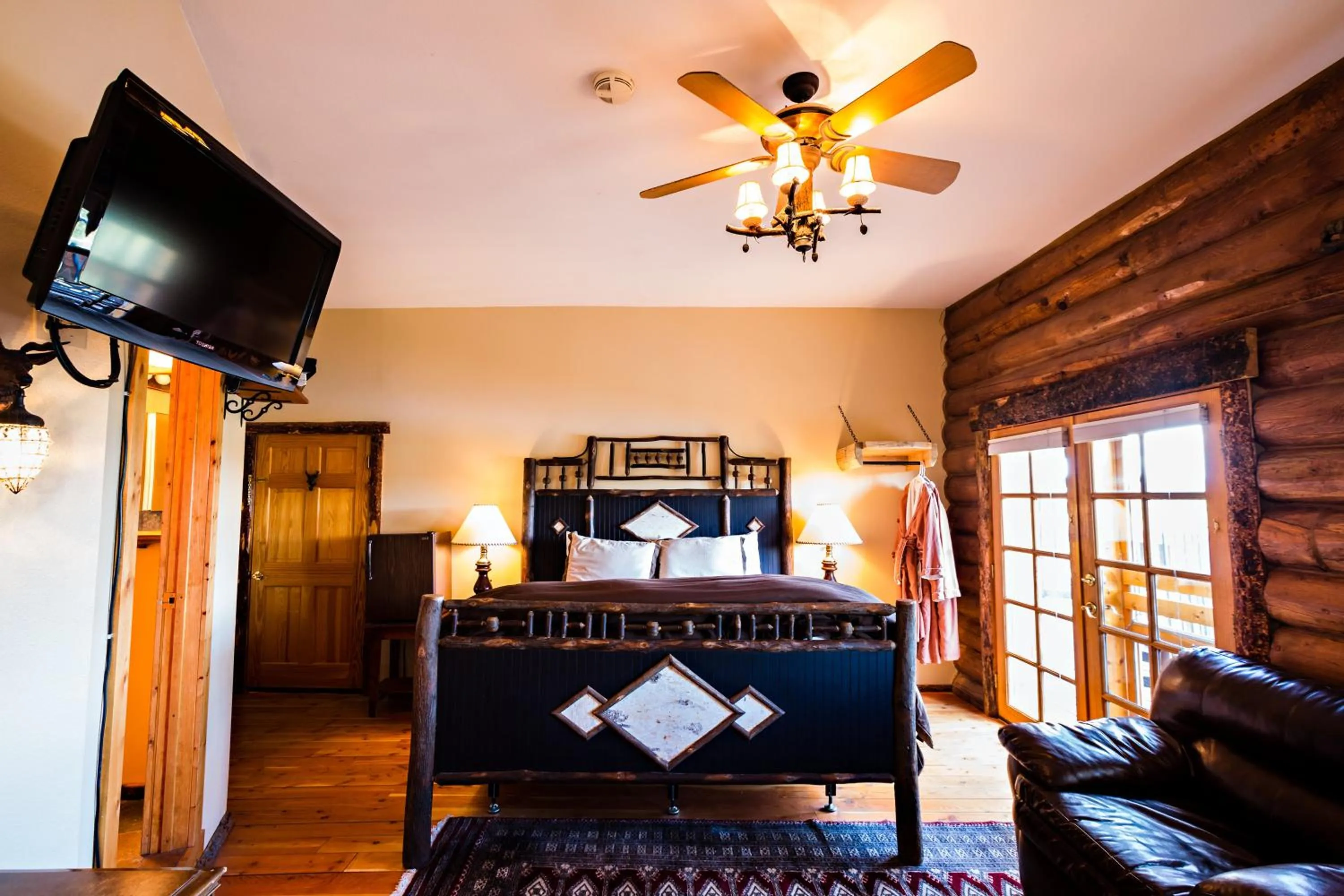 King Lodge Room with Twin Bed in Bar N Ranch