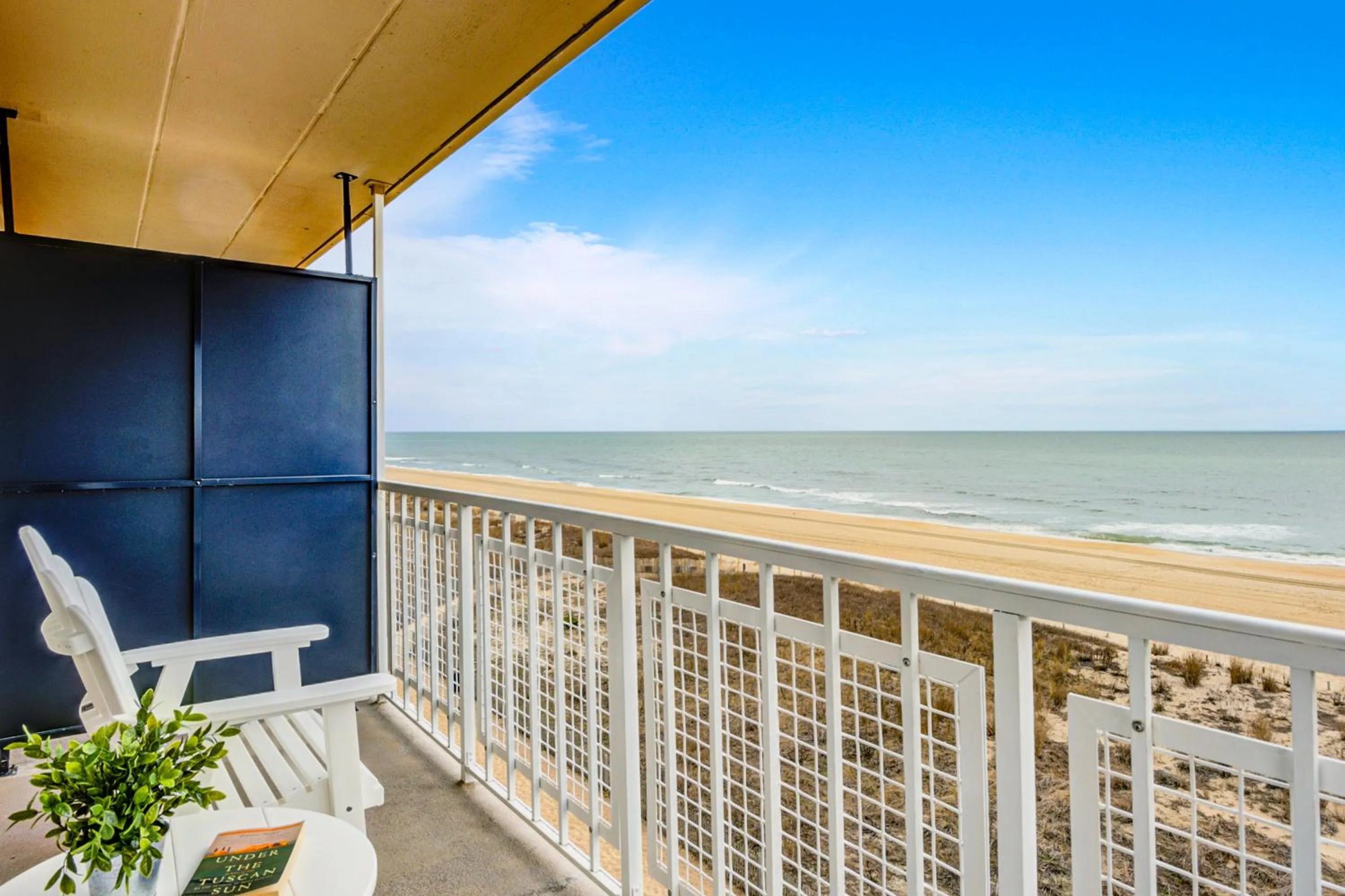 Property building in Dunes Suites Oceanfront