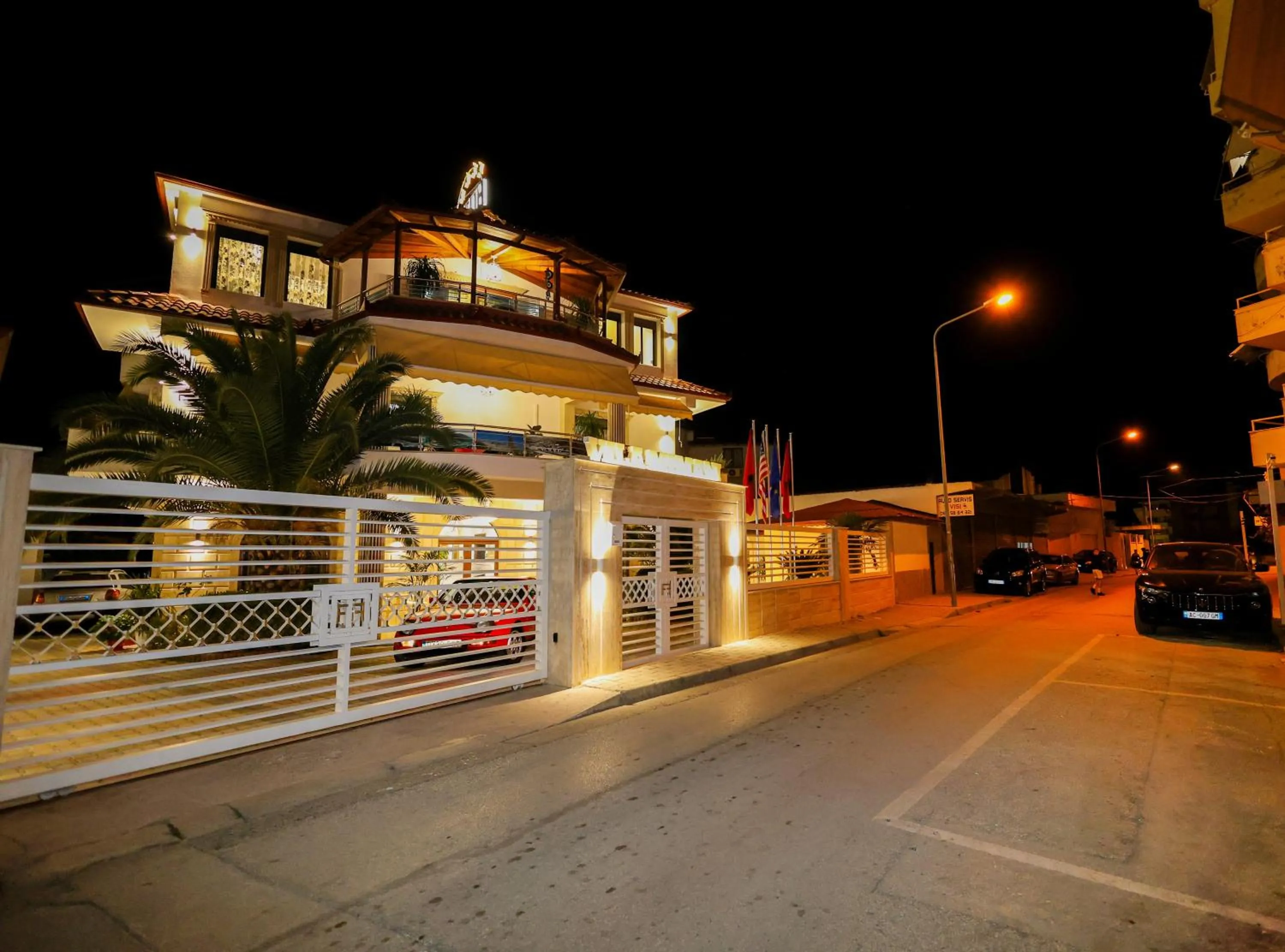 Night in Hotel Mimani