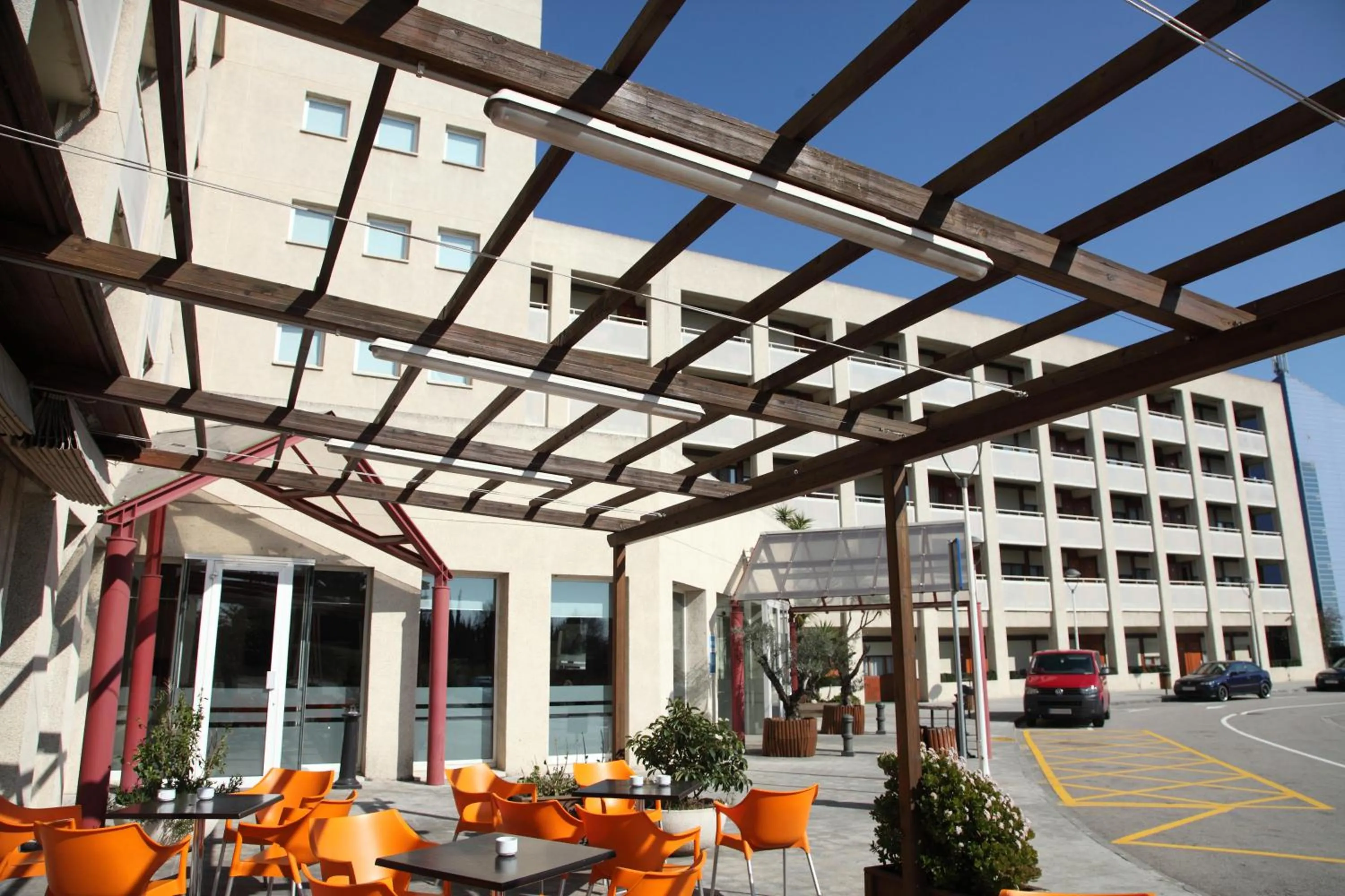 Facade/entrance in Travelodge Barcelona del Vallés