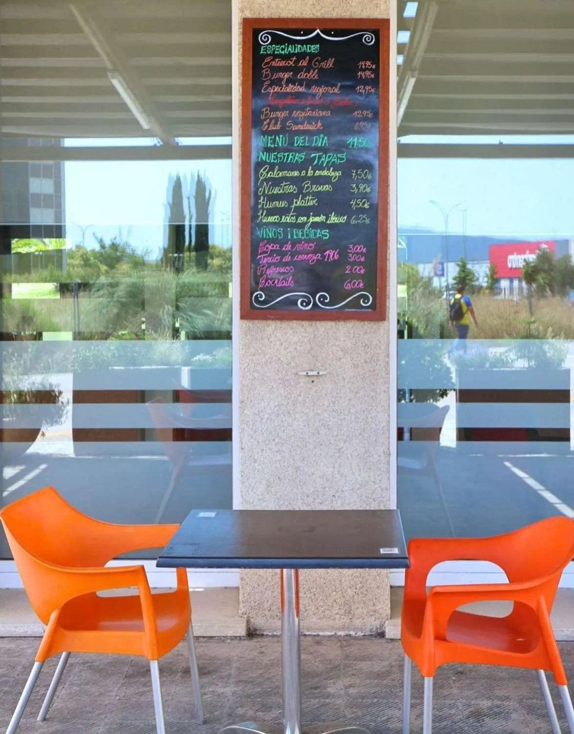 Lounge or bar in Travelodge Barcelona del Vallés