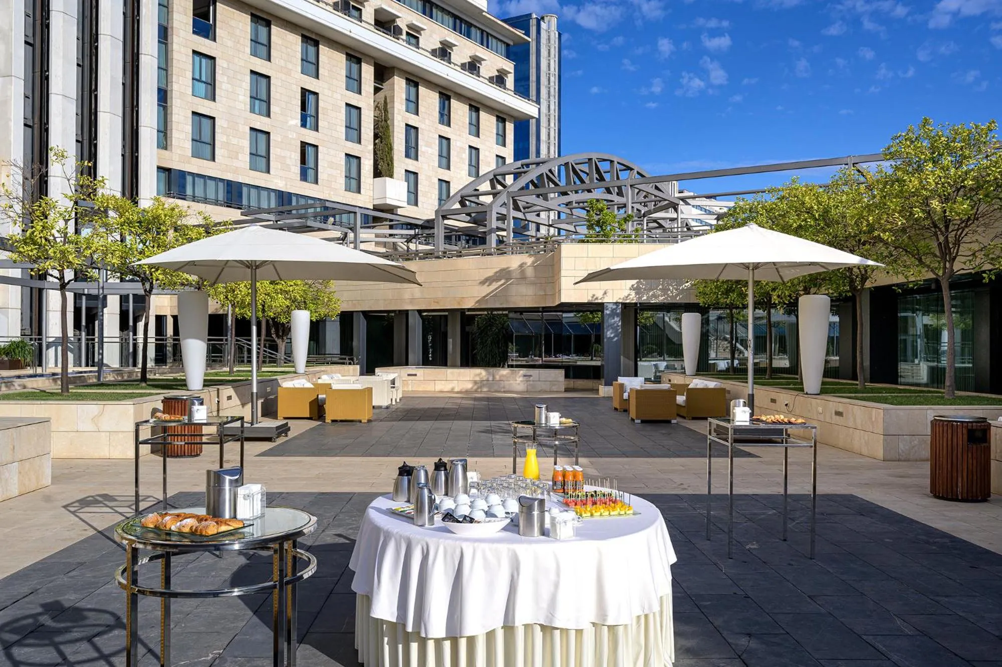 Restaurant/places to eat in Hotel Nelva