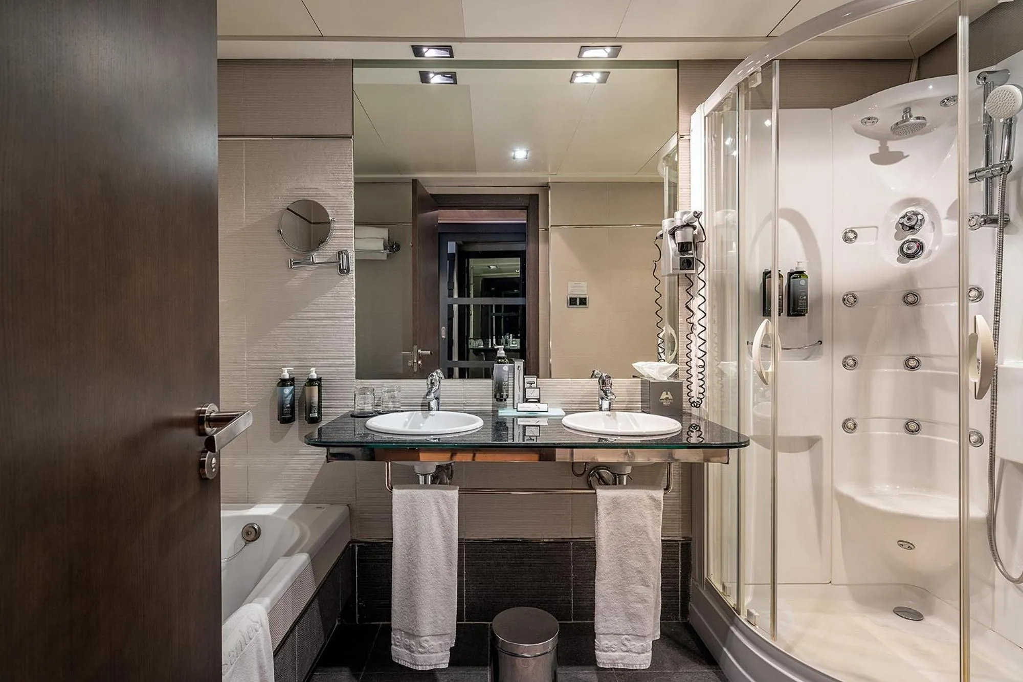 Shower in Hotel Nelva