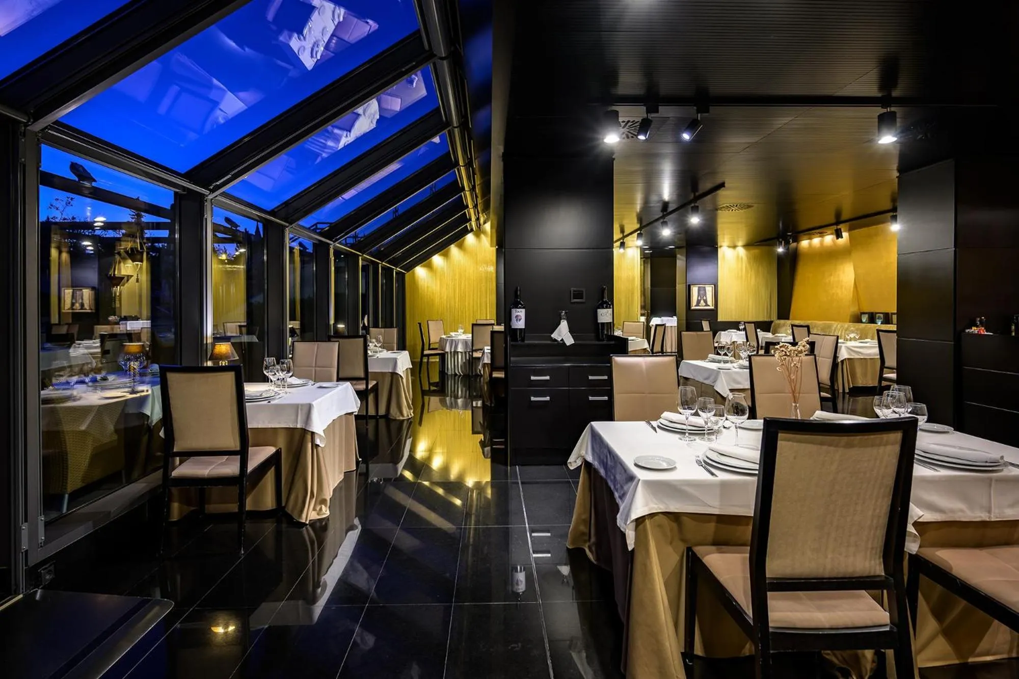 Restaurant/places to eat in Hotel Nelva