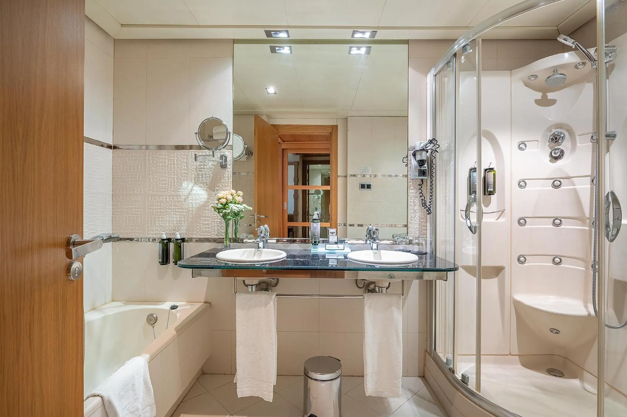 Shower in Hotel Nelva