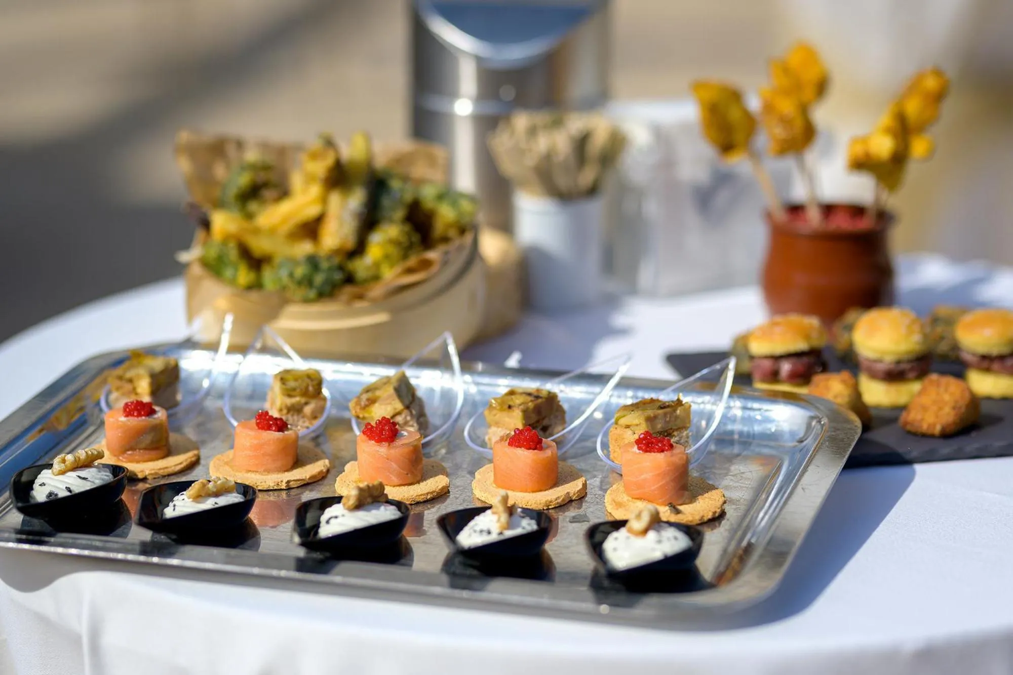 Restaurant/places to eat in Hotel Nelva