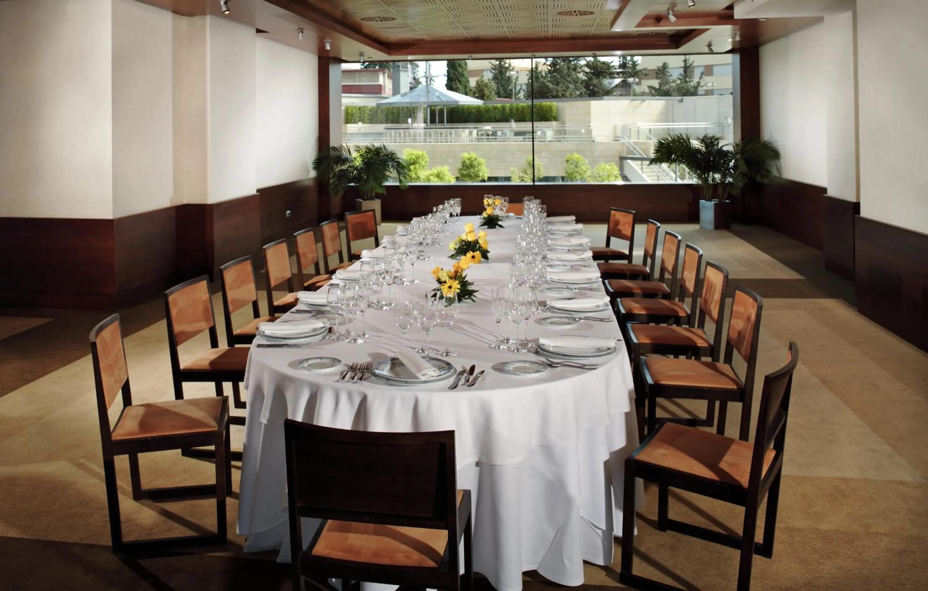 Restaurant/places to eat in Hotel Nelva