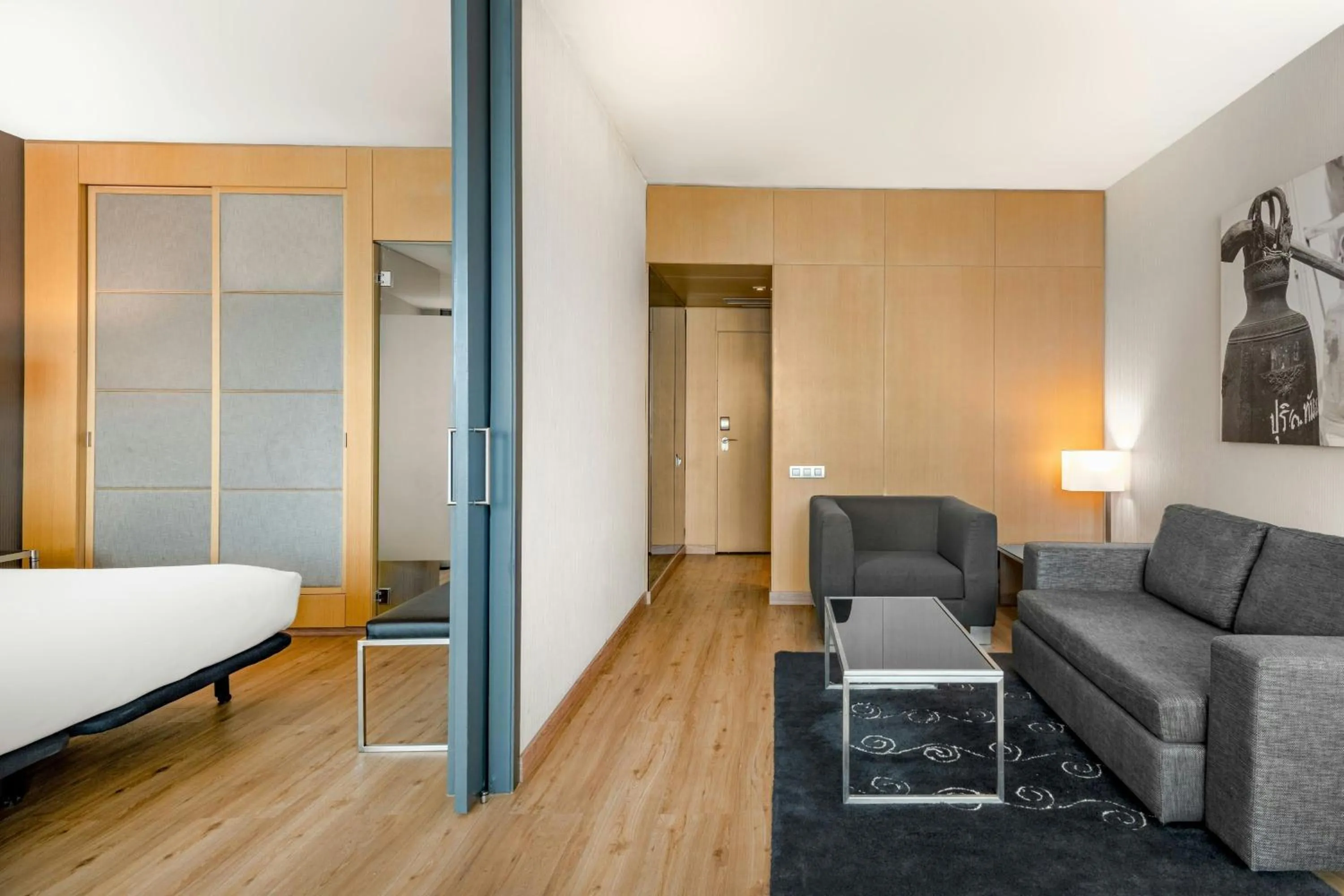 Photo of the whole room, Bed in AC Hotel Victoria Suites by Marriott