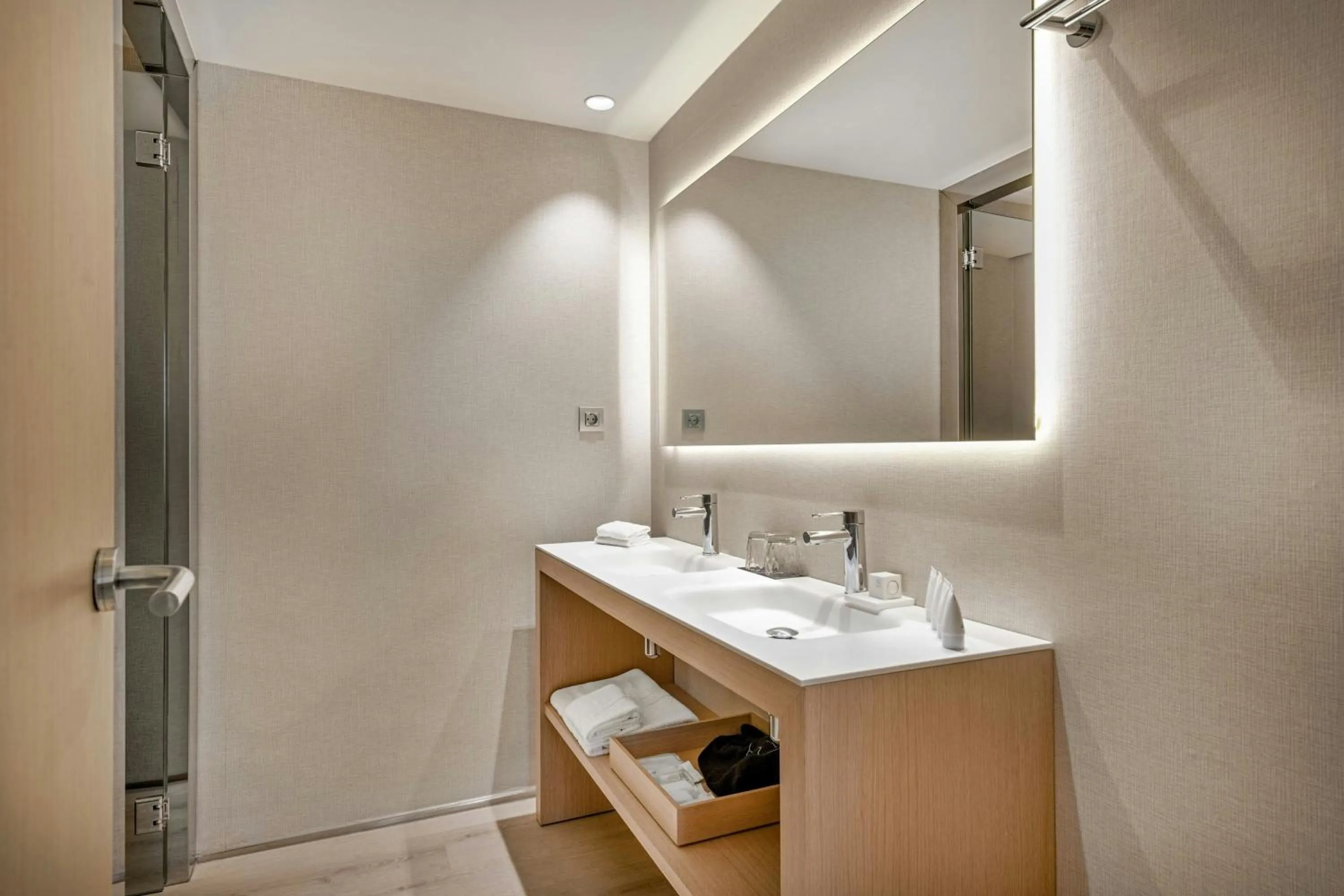 Bathroom in AC Hotel Victoria Suites by Marriott