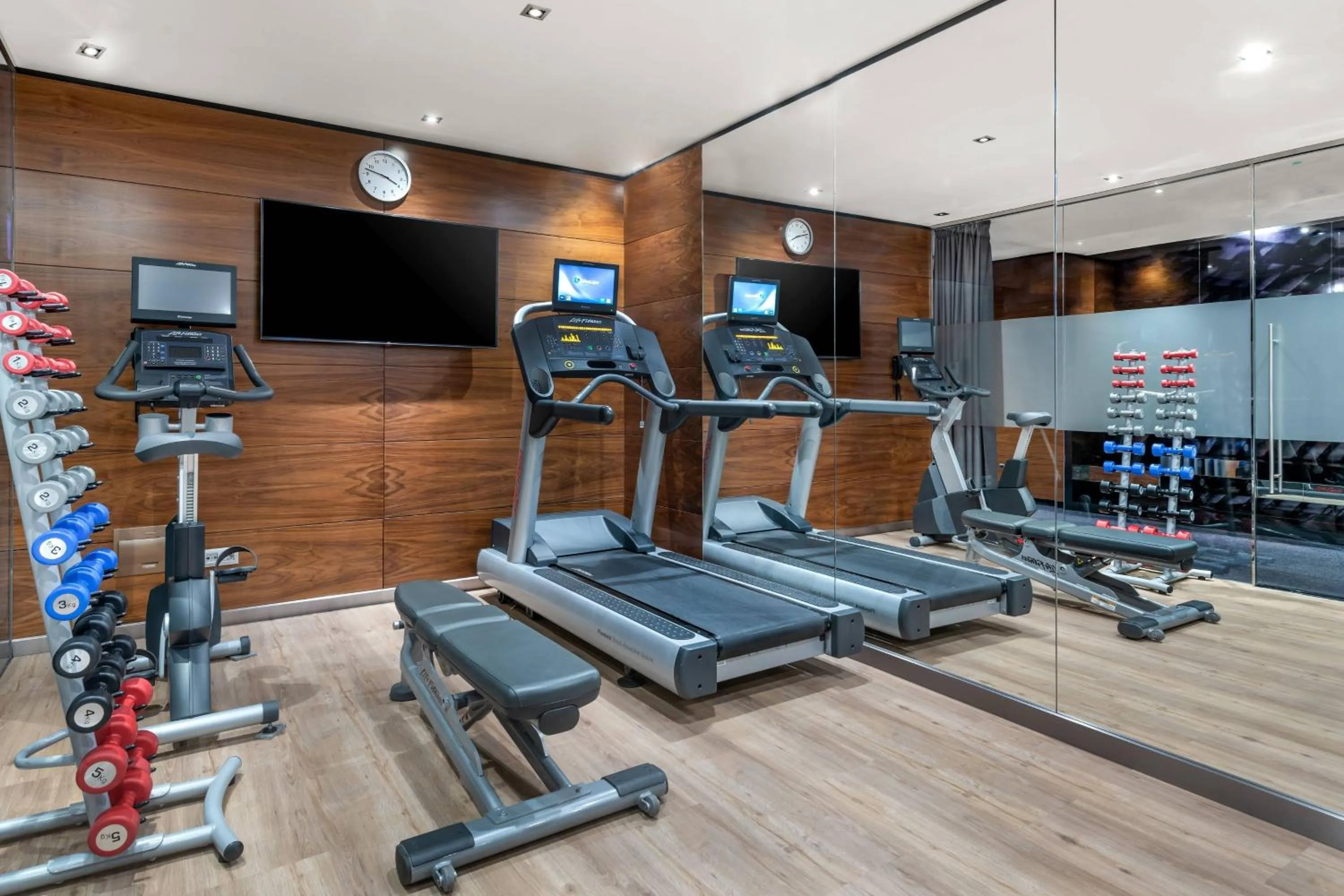 Fitness centre/facilities in AC Hotel Victoria Suites by Marriott