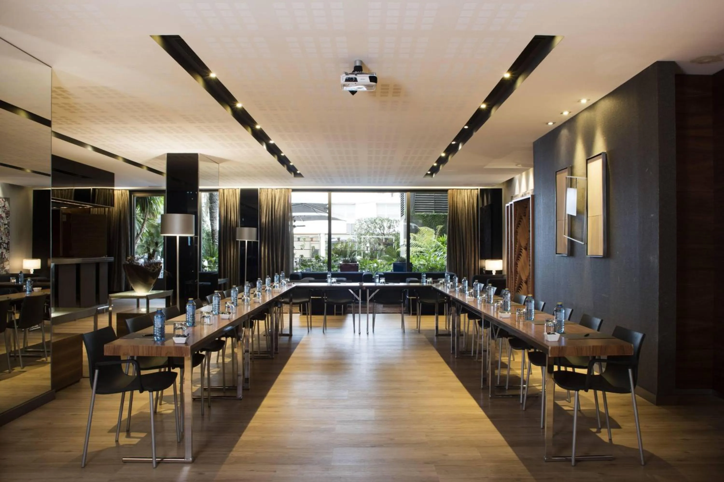 Meeting/conference room in AC Hotel Victoria Suites by Marriott